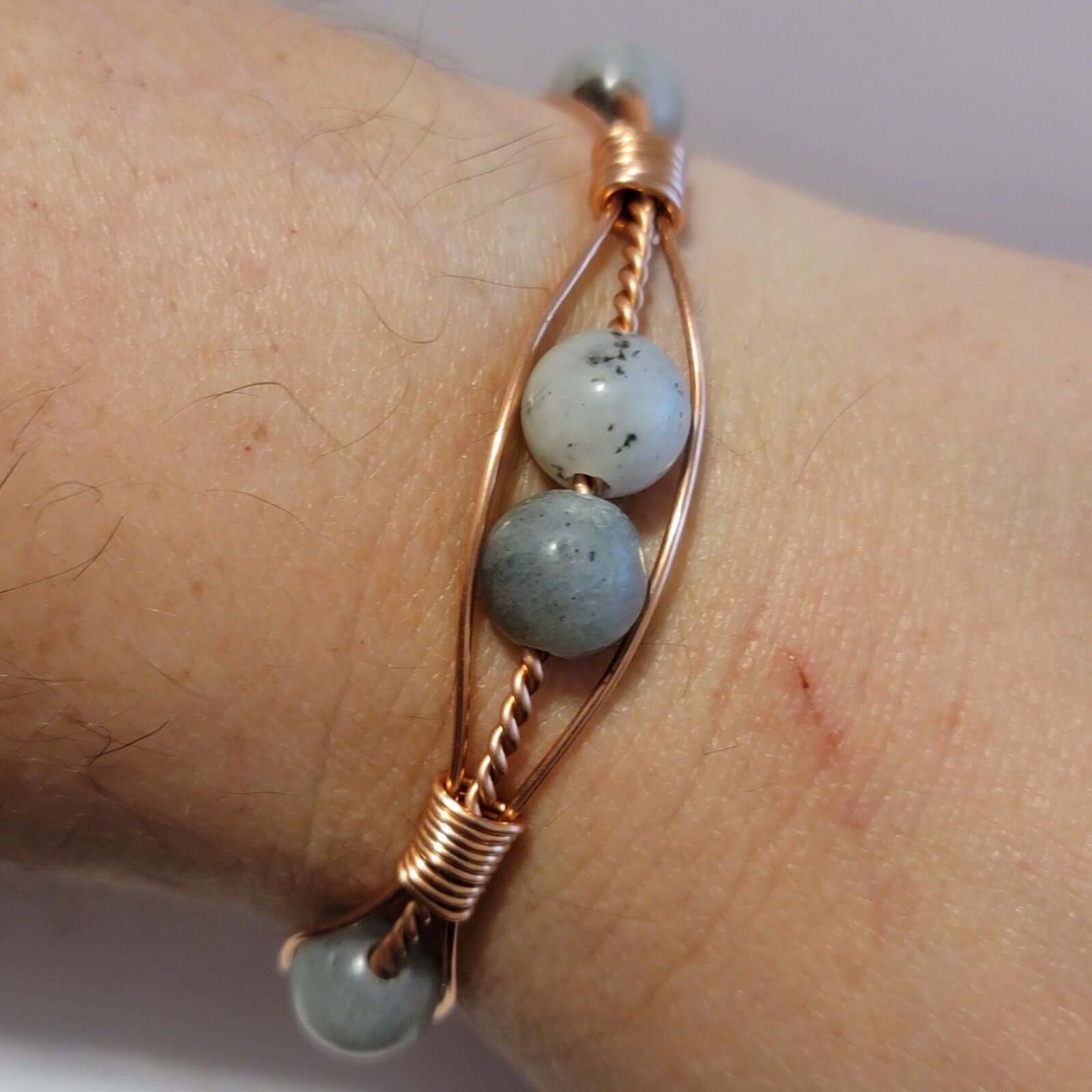 Bracelet manchette en cuivre et labradorite, fait main – Pierre naturelle