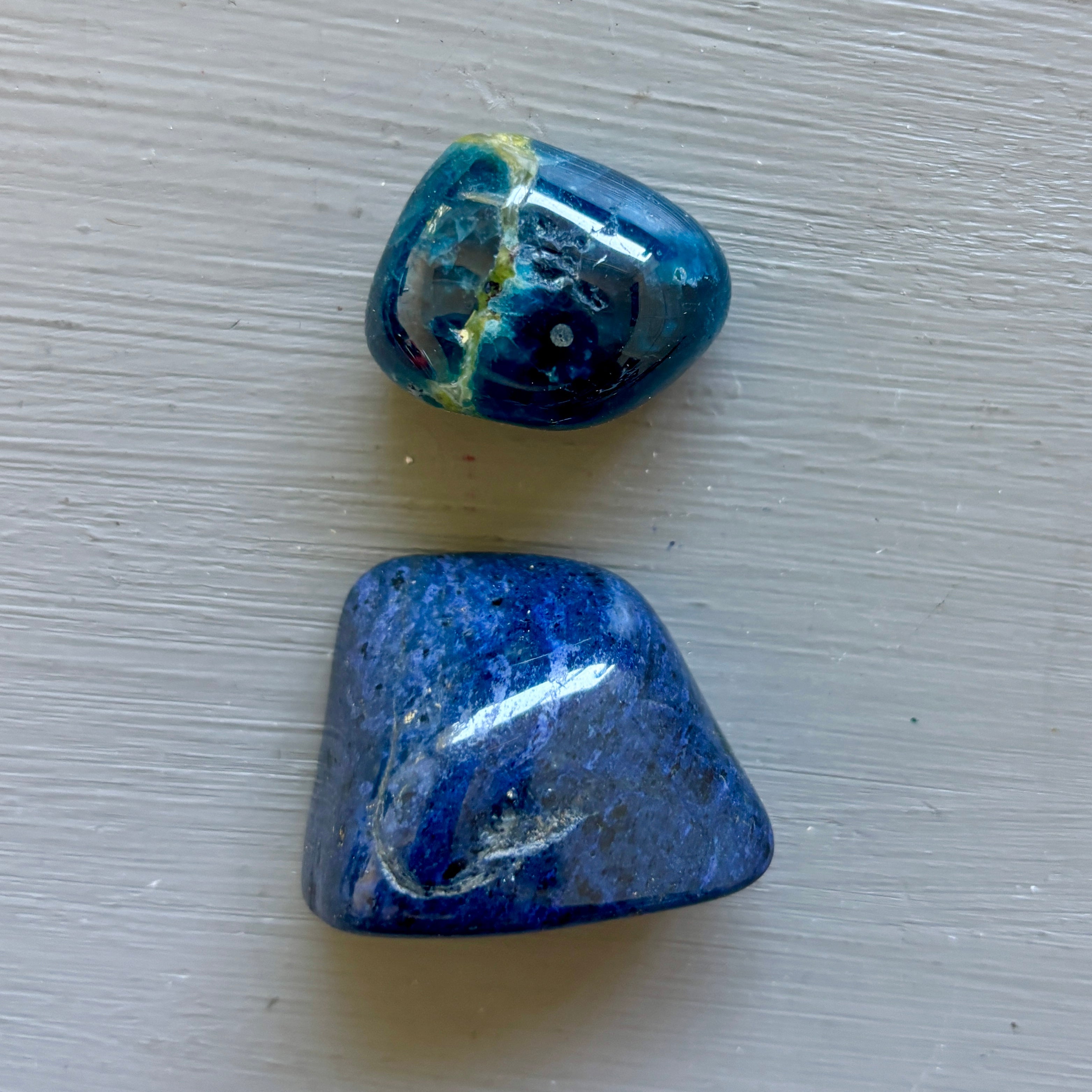 Hals-Chakra-Set aus 10 blauen Apatit-, Calcit-, Kyanit- und Quarzsteinen