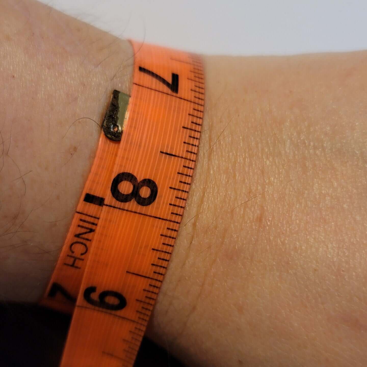 Bracelet en améthyste et cuivre fait main – Pierres précieuses violettes serties de fil de cuivre