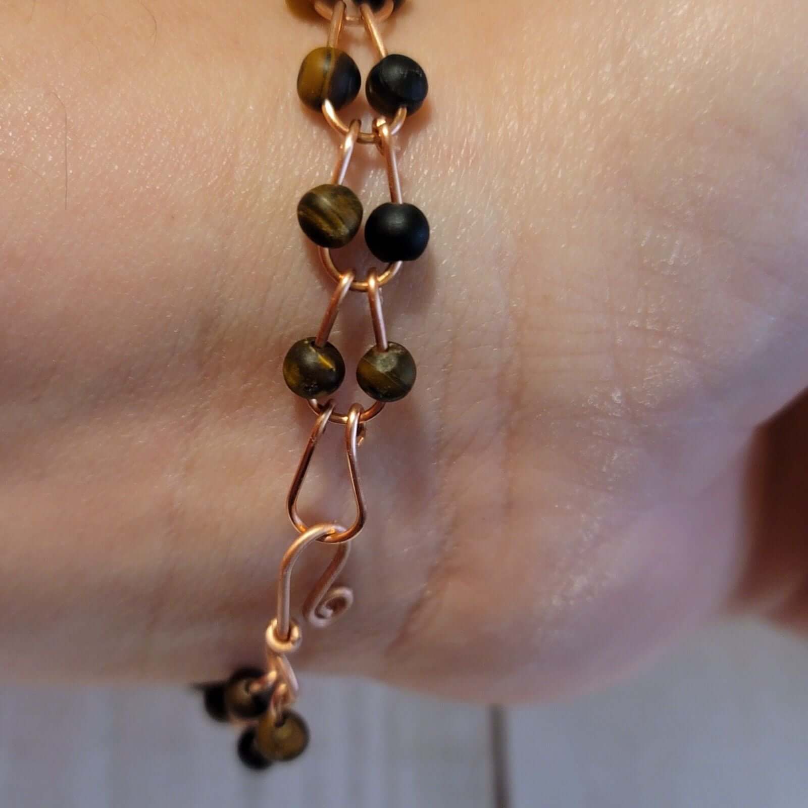 Bracelet à maillons en fer à cheval en cuivre fait main avec perles œil de tigre