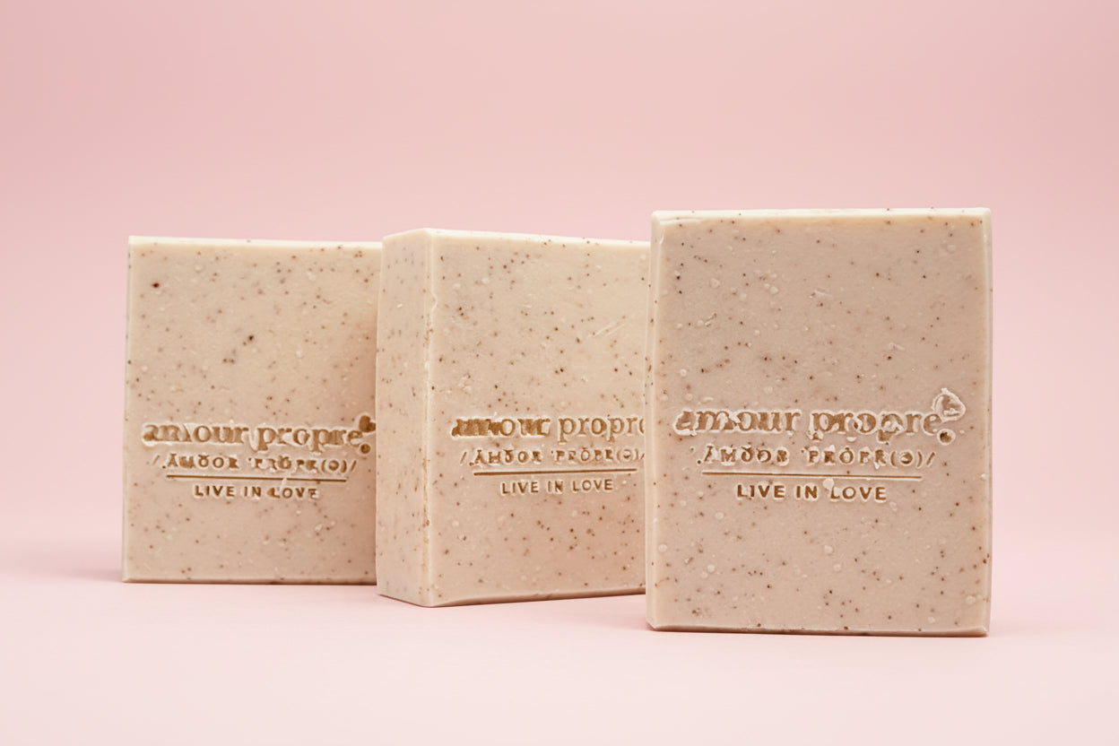 Handgemachte Seife mit cremiger Kokosmilch & Peeling-Walnussschalen