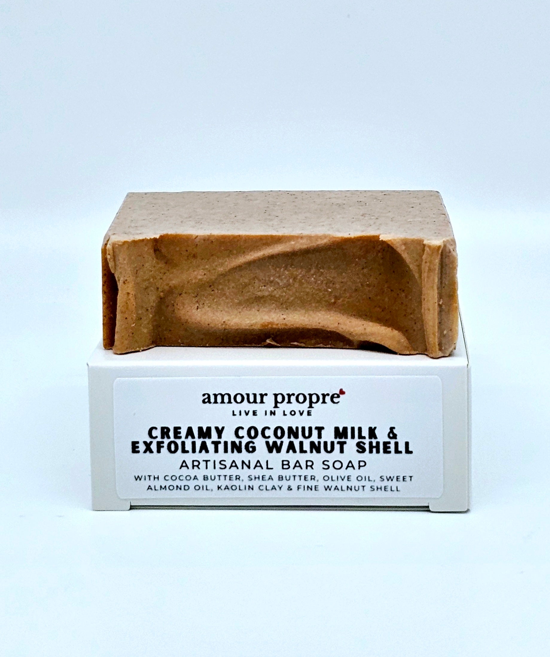 Handgemachte Seife mit cremiger Kokosmilch & Peeling-Walnussschalen