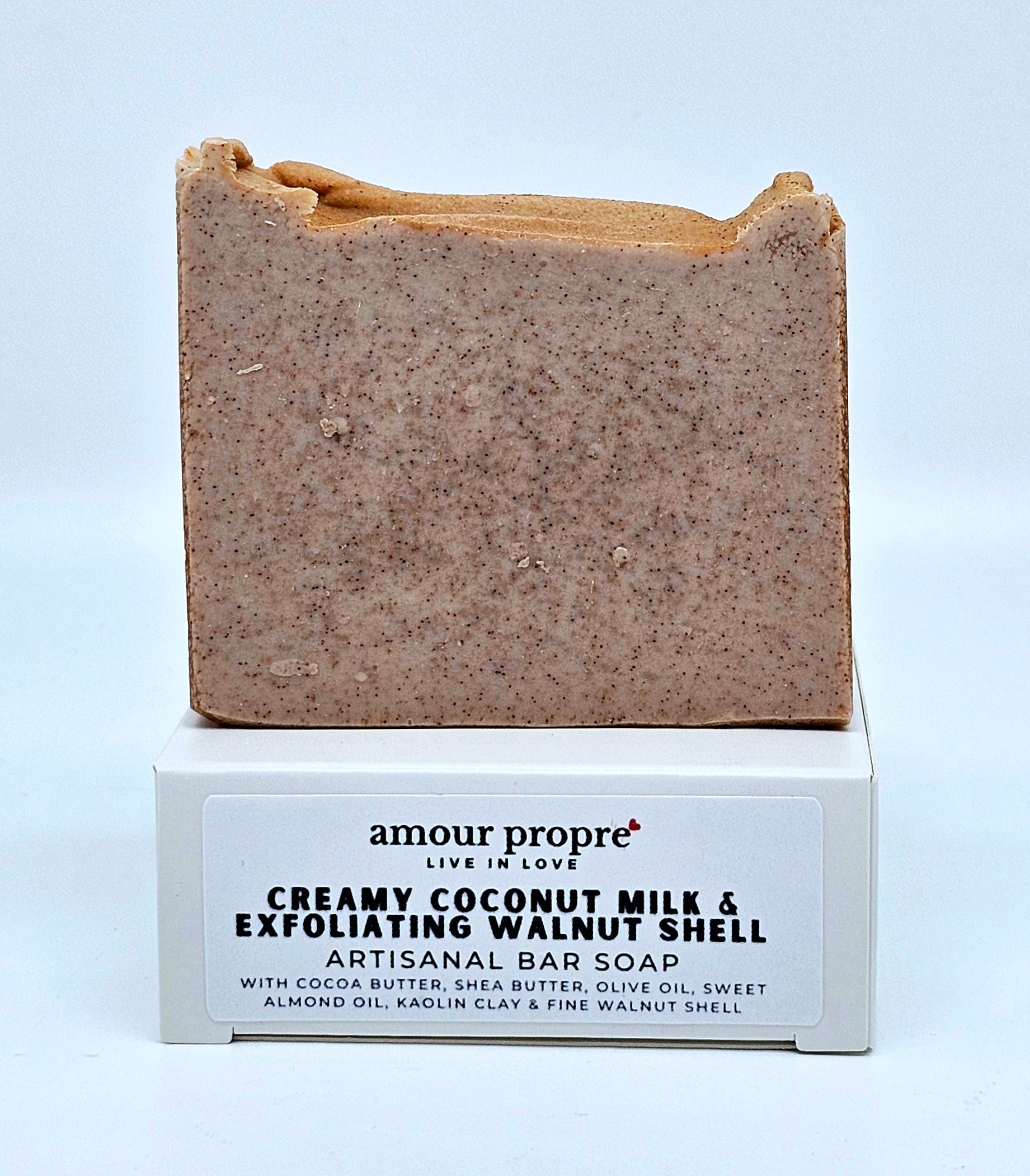 Handgemachte Seife mit cremiger Kokosmilch & Peeling-Walnussschalen