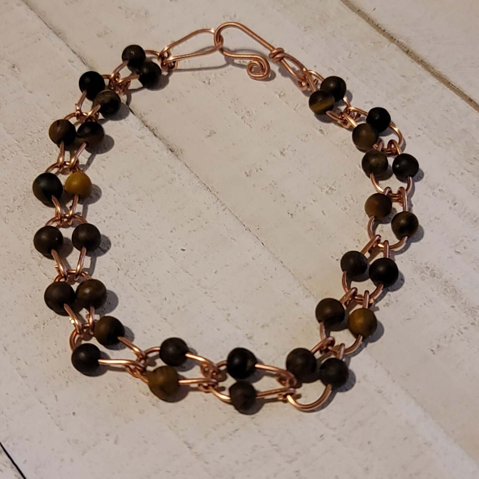 Bracelet à maillons en fer à cheval en cuivre fait main avec perles œil de tigre
