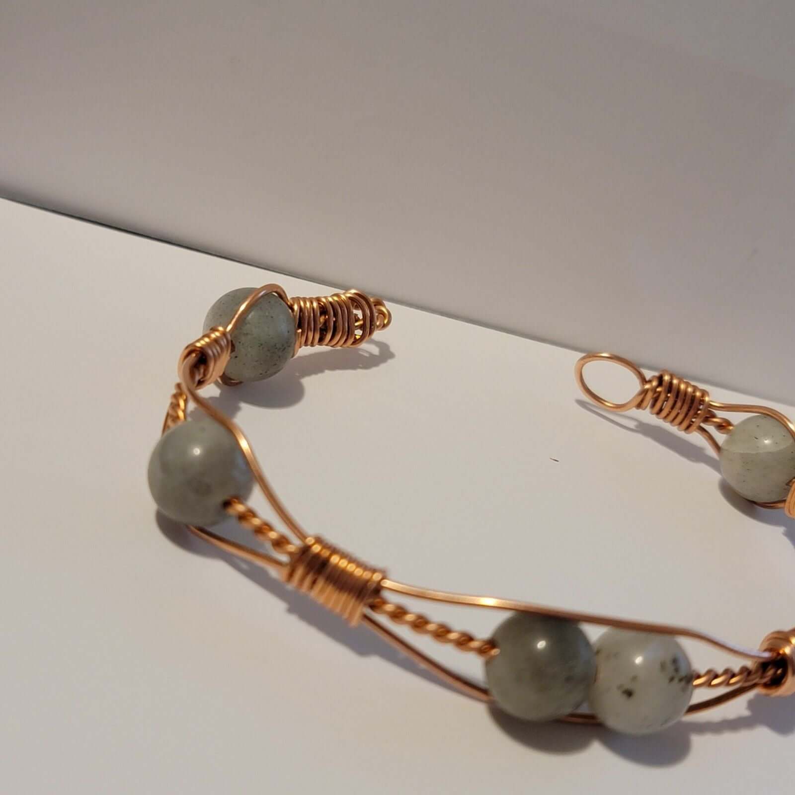 Bracelet manchette en cuivre et labradorite, fait main – Pierre naturelle