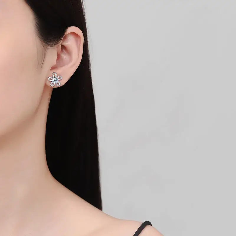 Boucles d'oreilles clous en argent sterling 925 avec moissanite 0,5 ct x2 motif fleur à cinq pétales