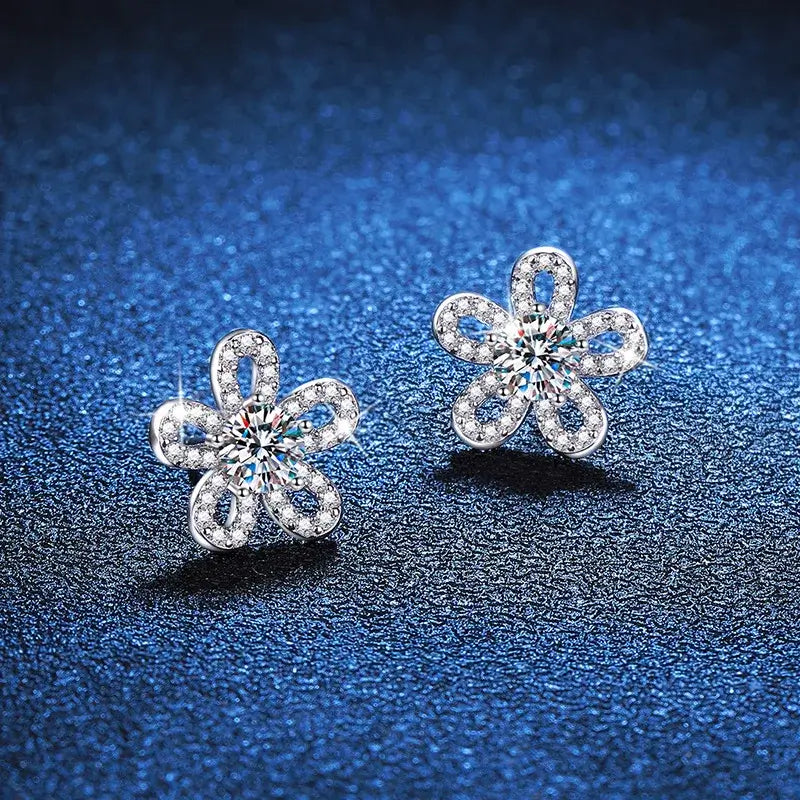 Boucles d'oreilles clous en argent sterling 925 avec moissanite 0,5 ct x2 motif fleur à cinq pétales