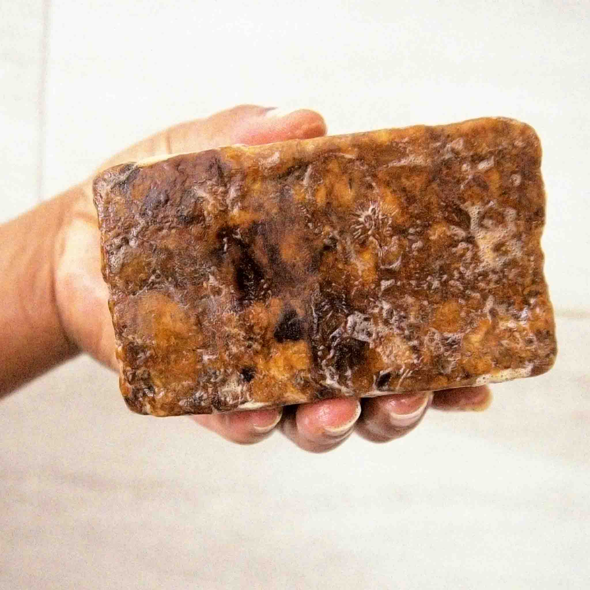 Savon Noir Africain Authentique | Soin Bio pour une Peau Nette et Éclatante