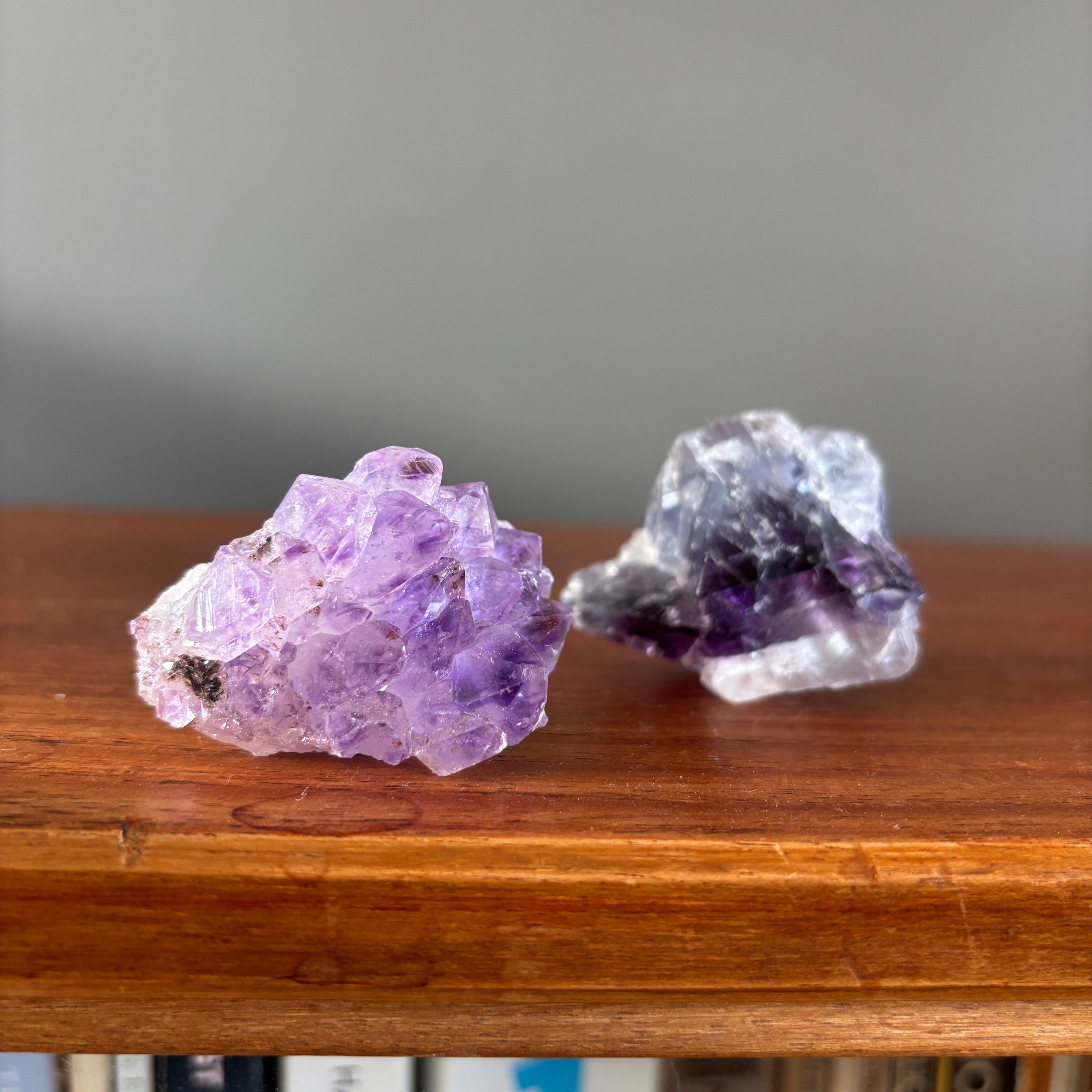 Kronenchakra-Cluster-Paar: Lila Amethyst & Fluorit Kristalle