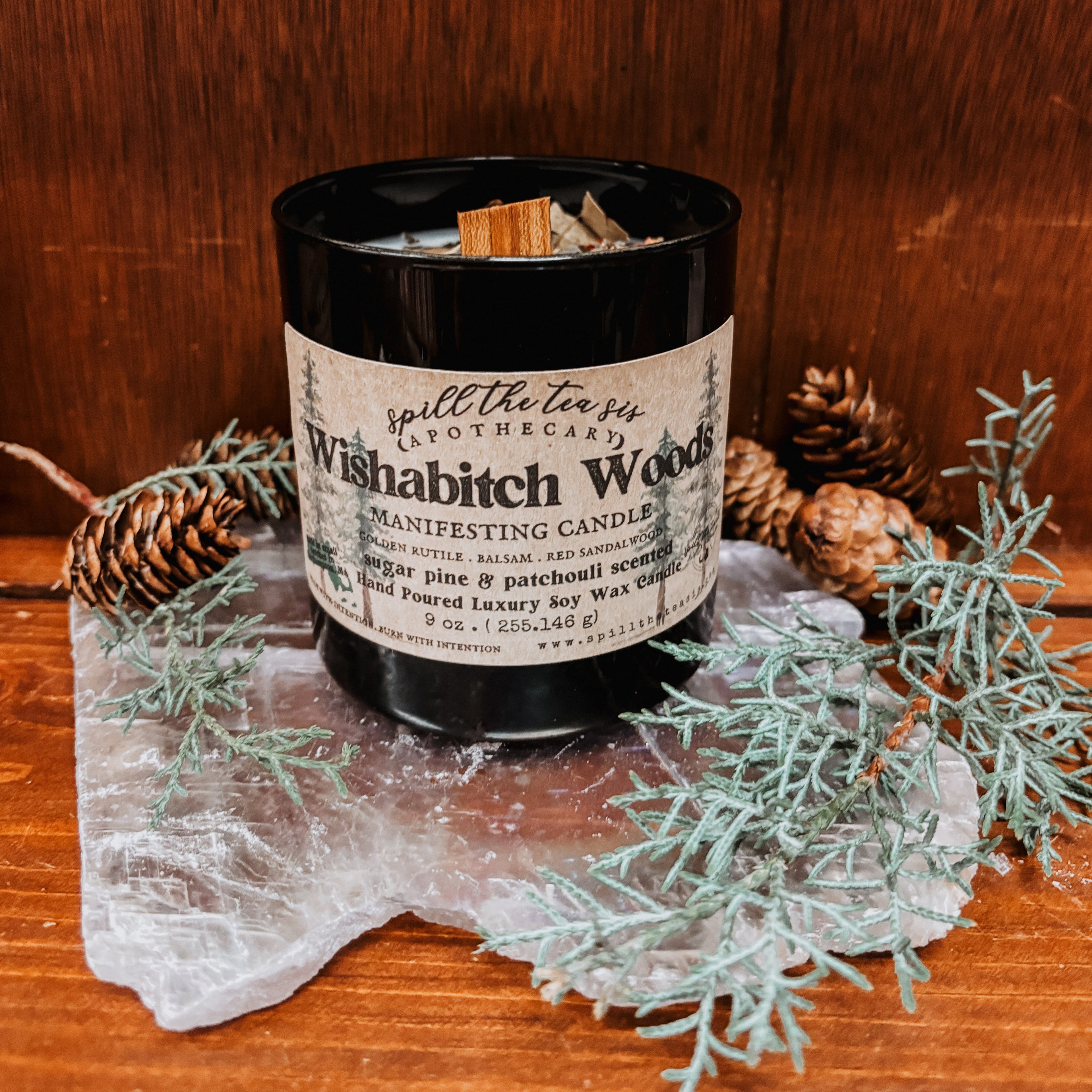 Bougie Wishabitch Woods | Bougie en cire de soja avec mèche en bois parfum pin et patchouli
