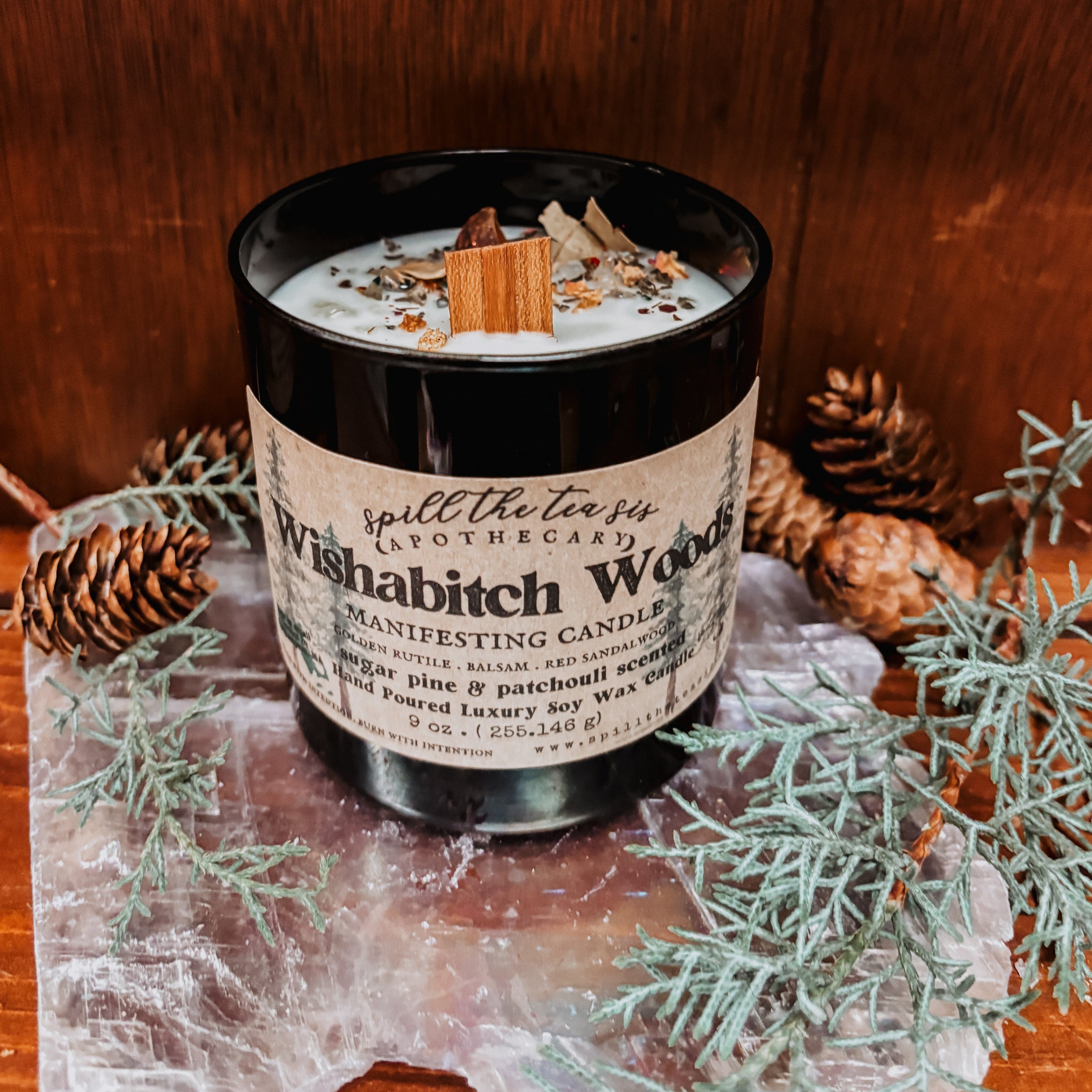 Bougie Wishabitch Woods | Bougie en cire de soja avec mèche en bois parfum pin et patchouli