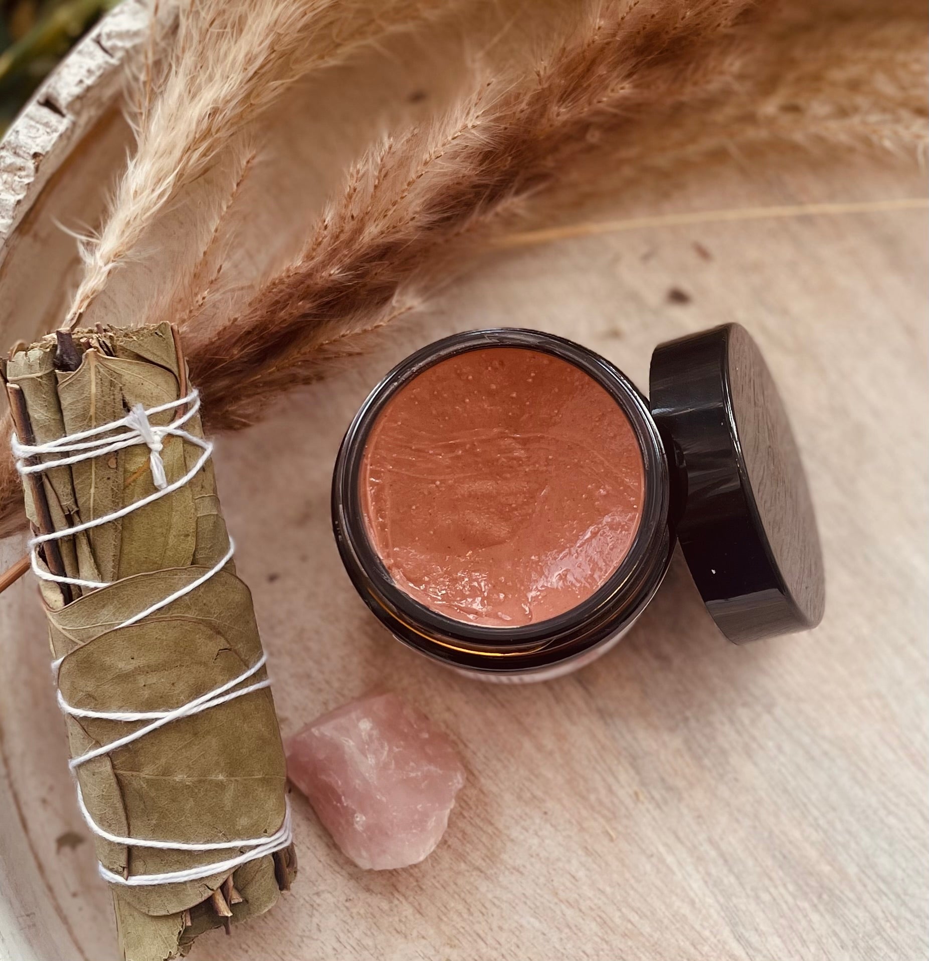 Masque à l'argile rouge du Maroc