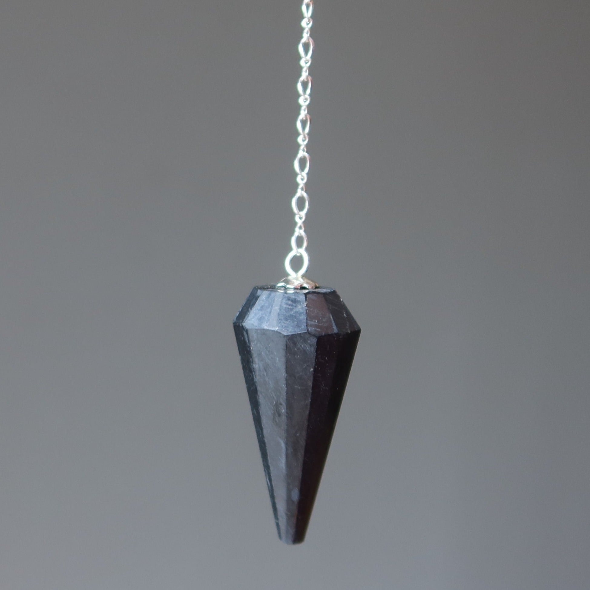 Pendule en shungite esprit protégé en argent sterling