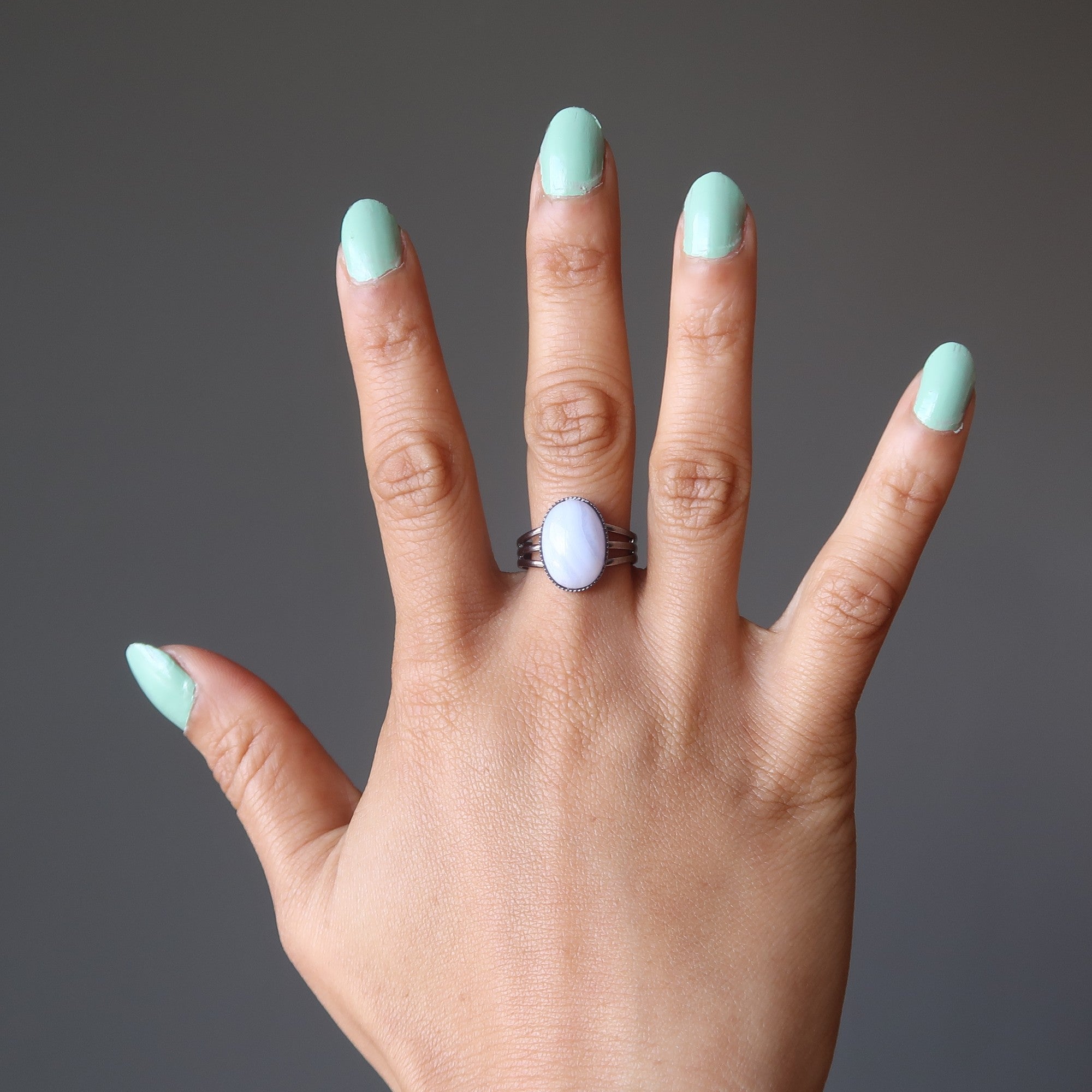 Bague en agate dentelle bleue, en métal canon de fusil, réglable