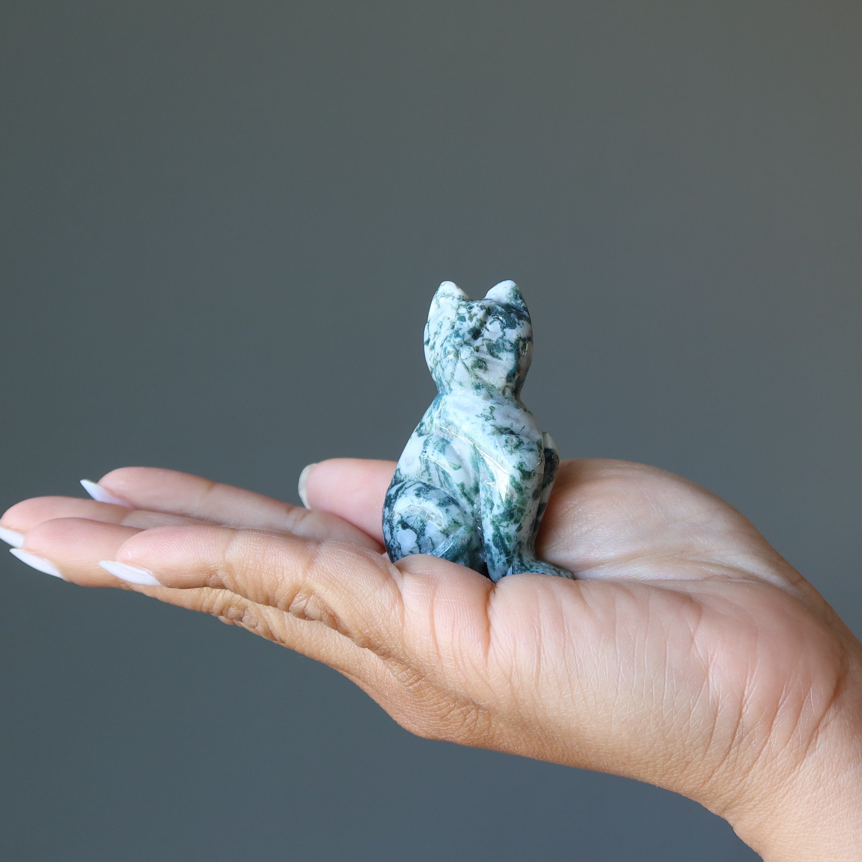Figurine de chat gardien de la forêt verte en agate mousse
