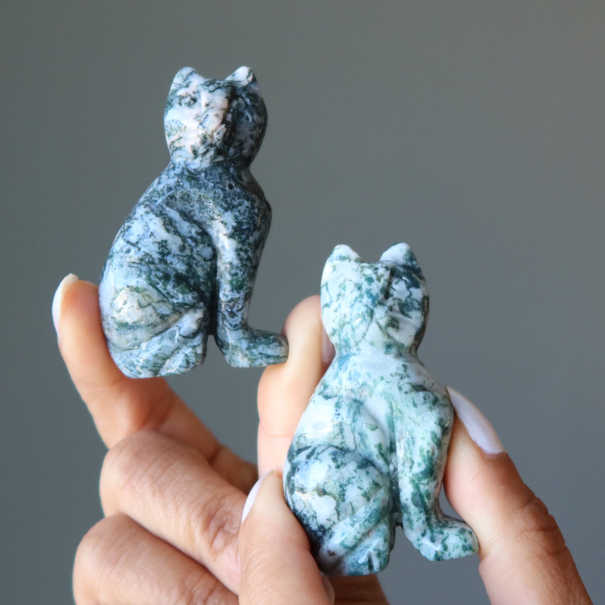 Figurine de chat gardien de la forêt verte en agate mousse