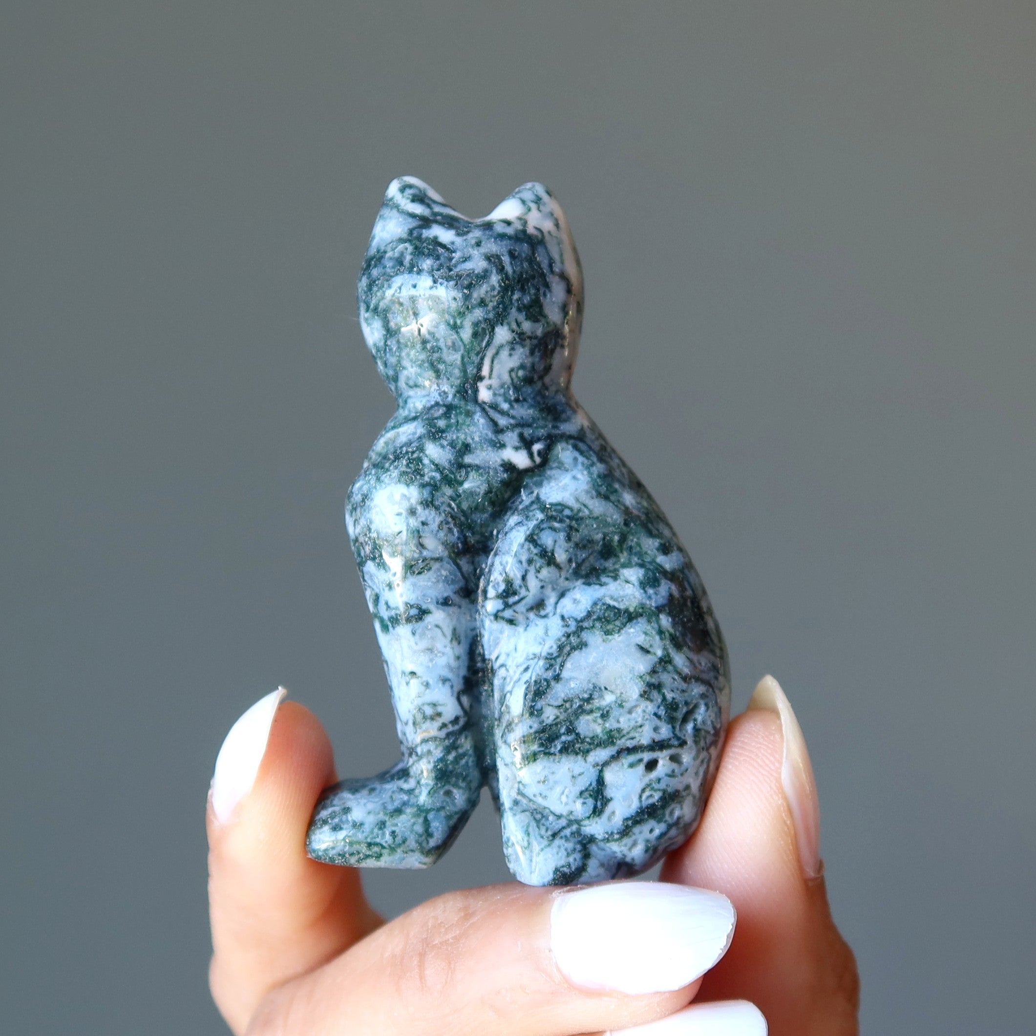 Figurine de chat gardien de la forêt verte en agate mousse