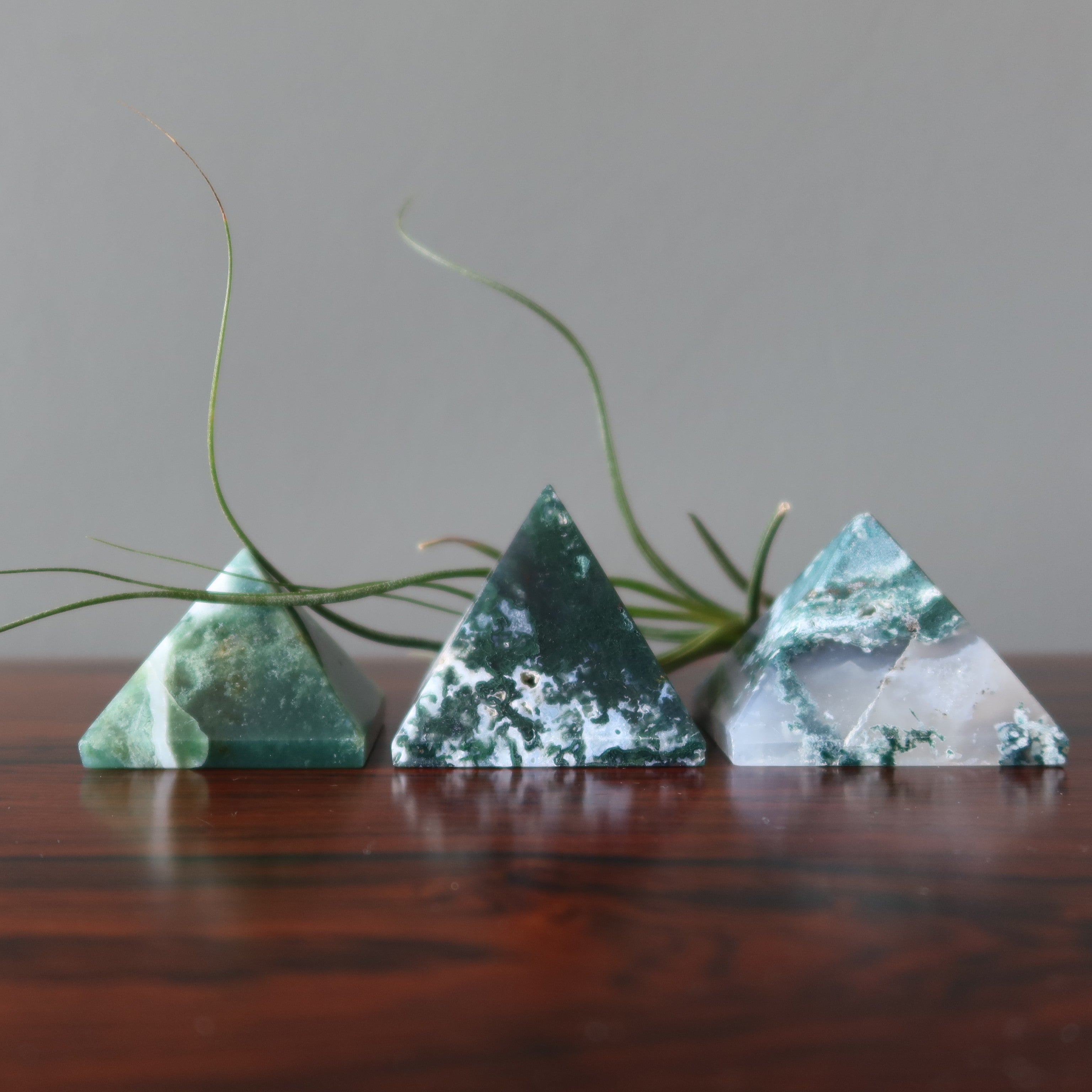 Moosachat Pyramide Kraft des natürlichen grünen Heilkristalls