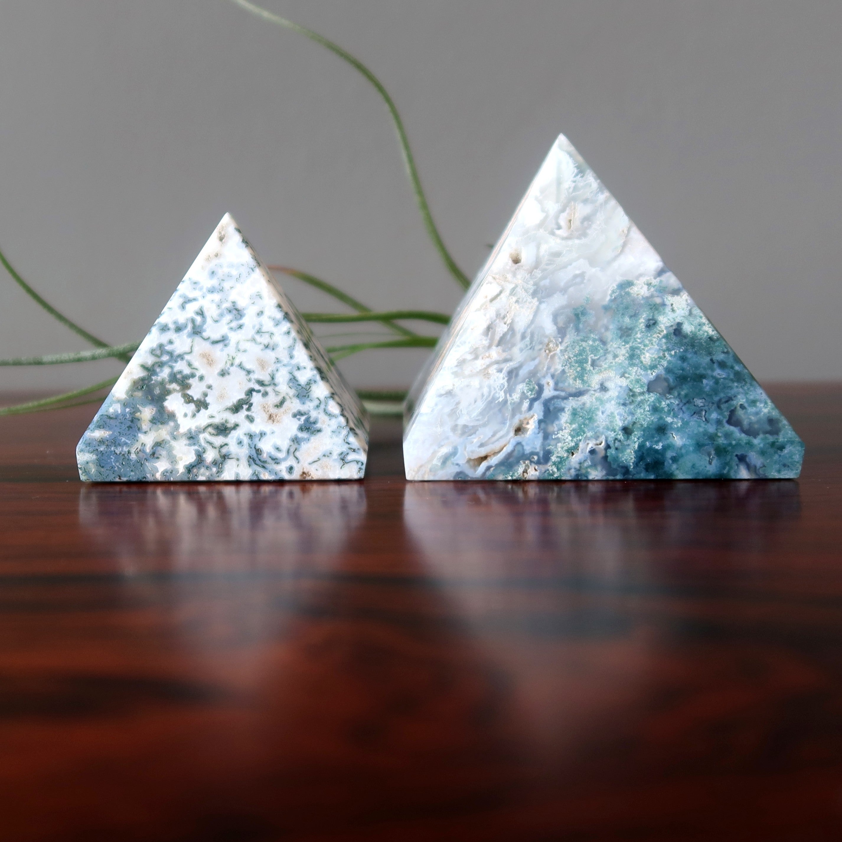 Tree Agate Pyramid Holy Green Vine to Sky Meditation Stone