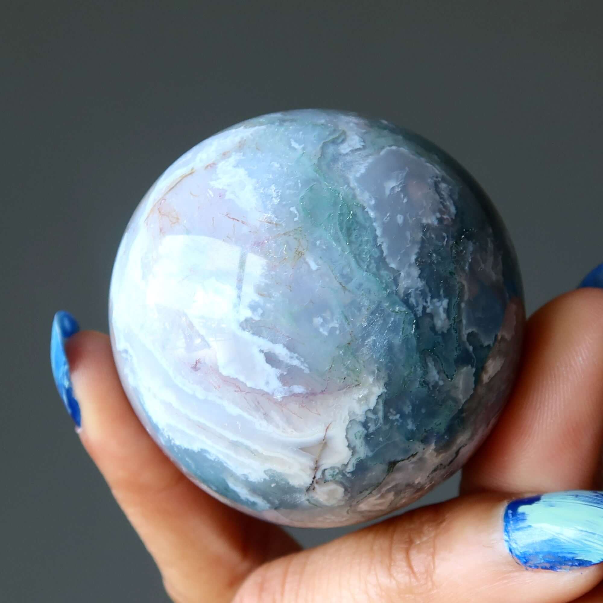 Sphère d'agate mousse, boule de cristal orbe vert clair