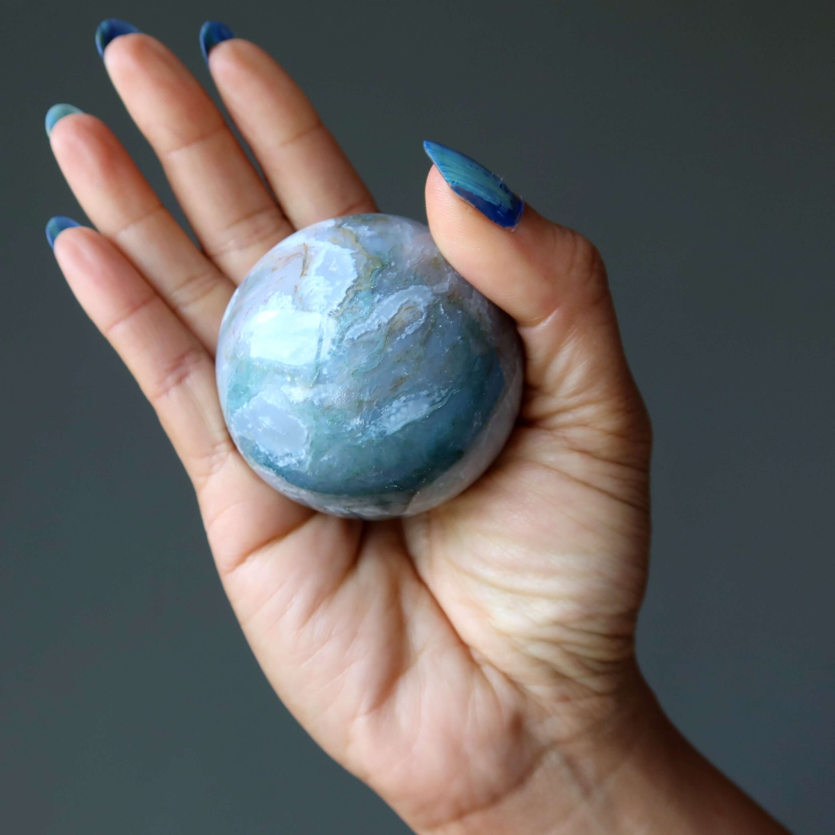 Sphère d'agate mousse, boule de cristal orbe vert clair