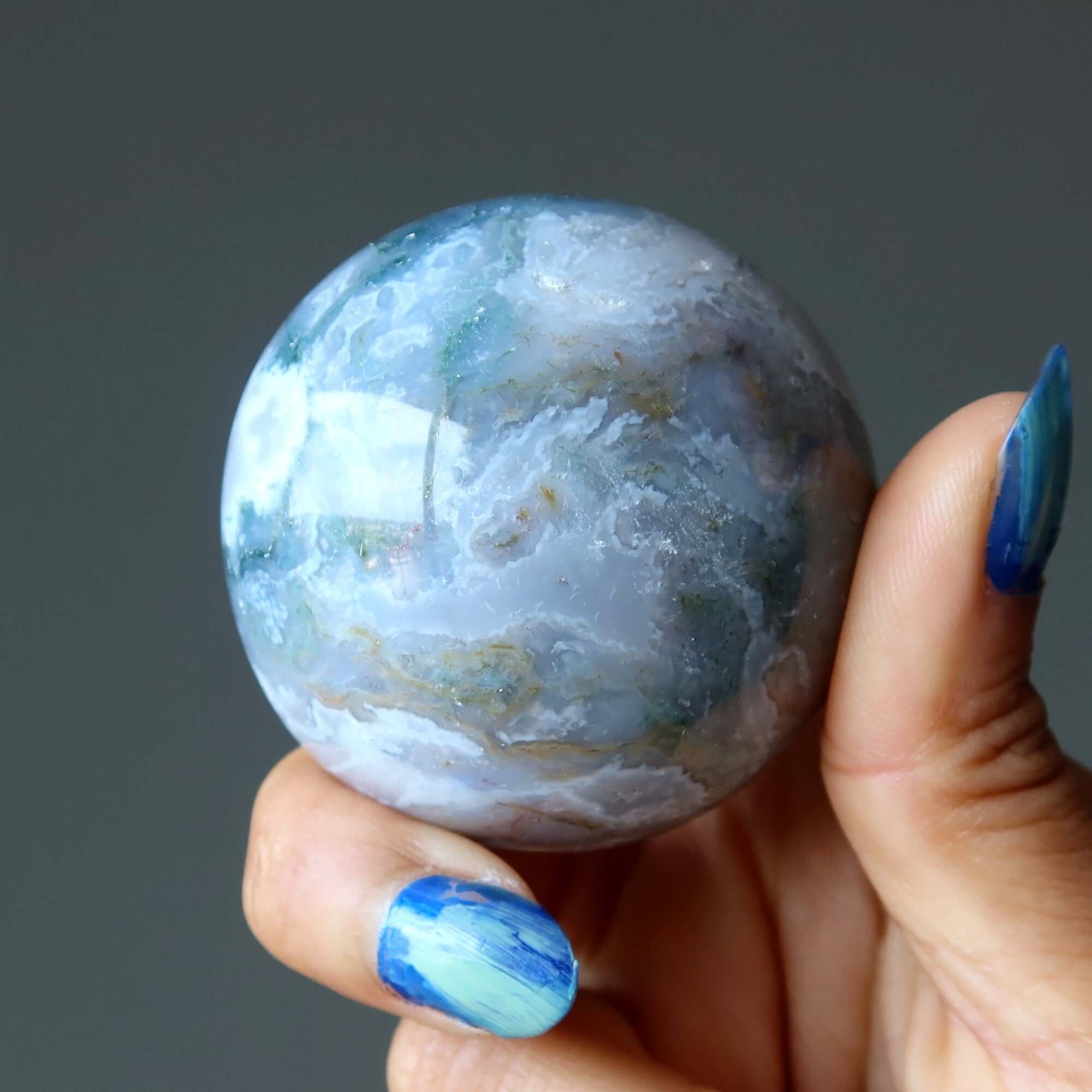 Sphère d'agate mousse, boule de cristal orbe vert clair