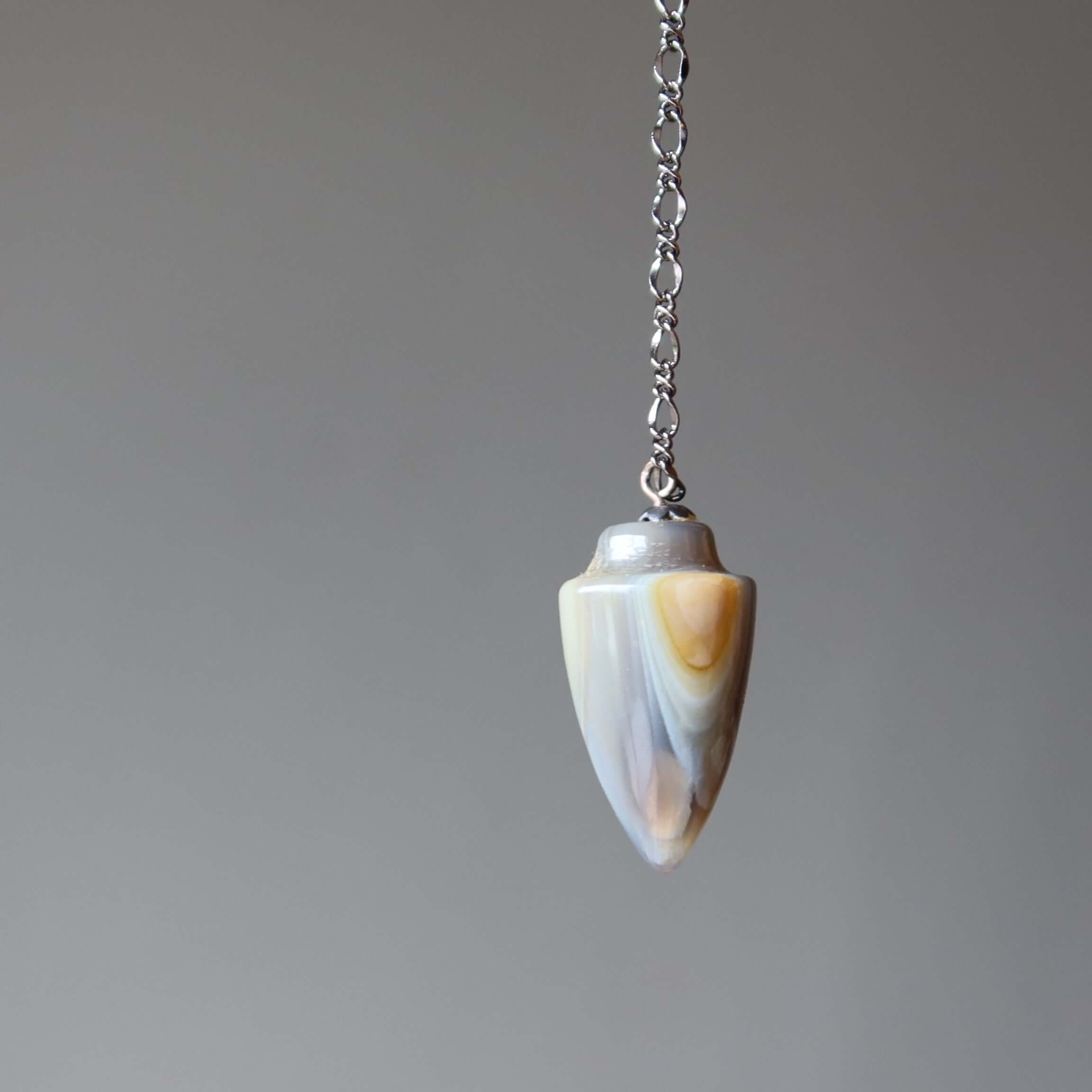 Pendule en Agate Dentelle Colorée Cristal Instincts