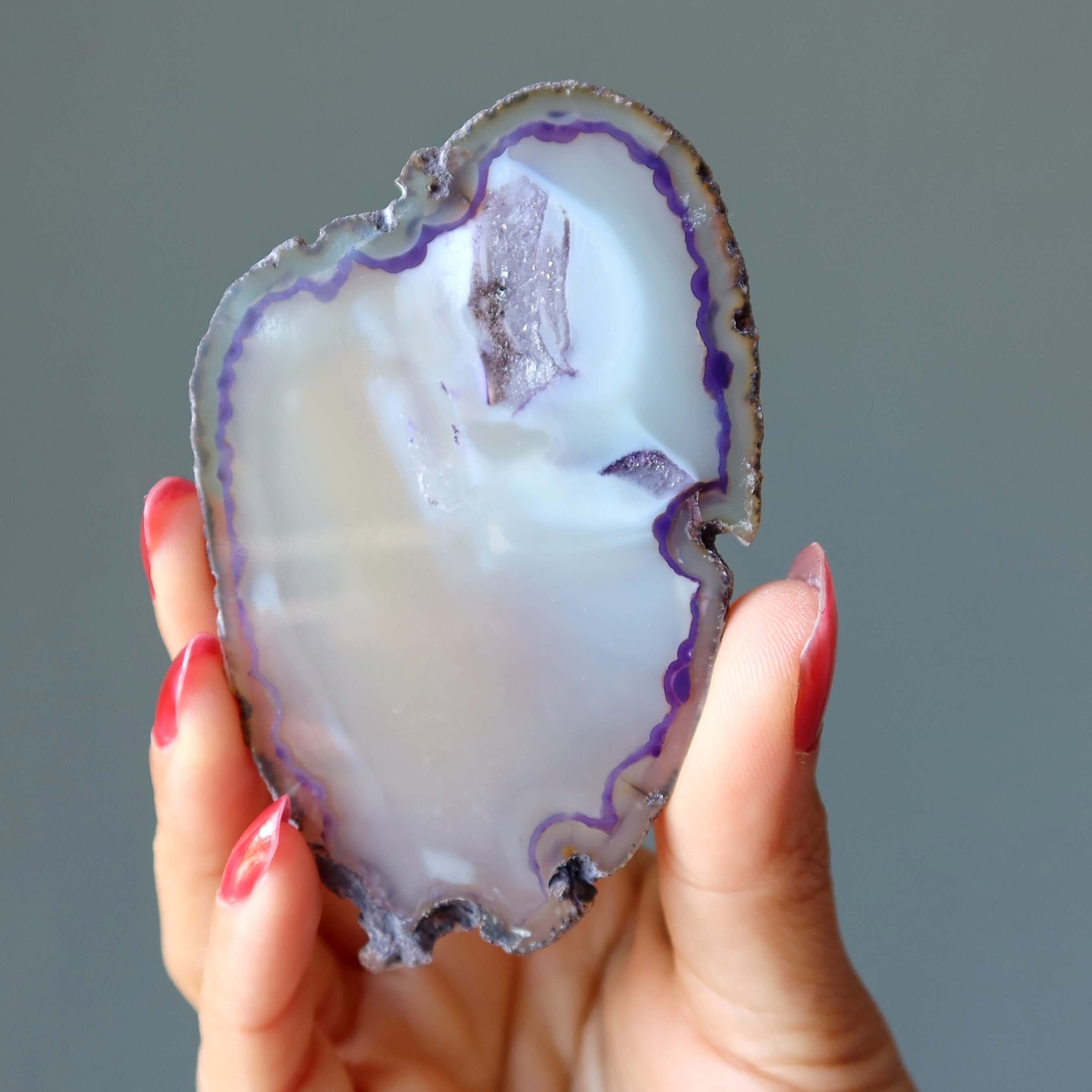 Dalle de cristal en agate violette pour la guérison spirituelle