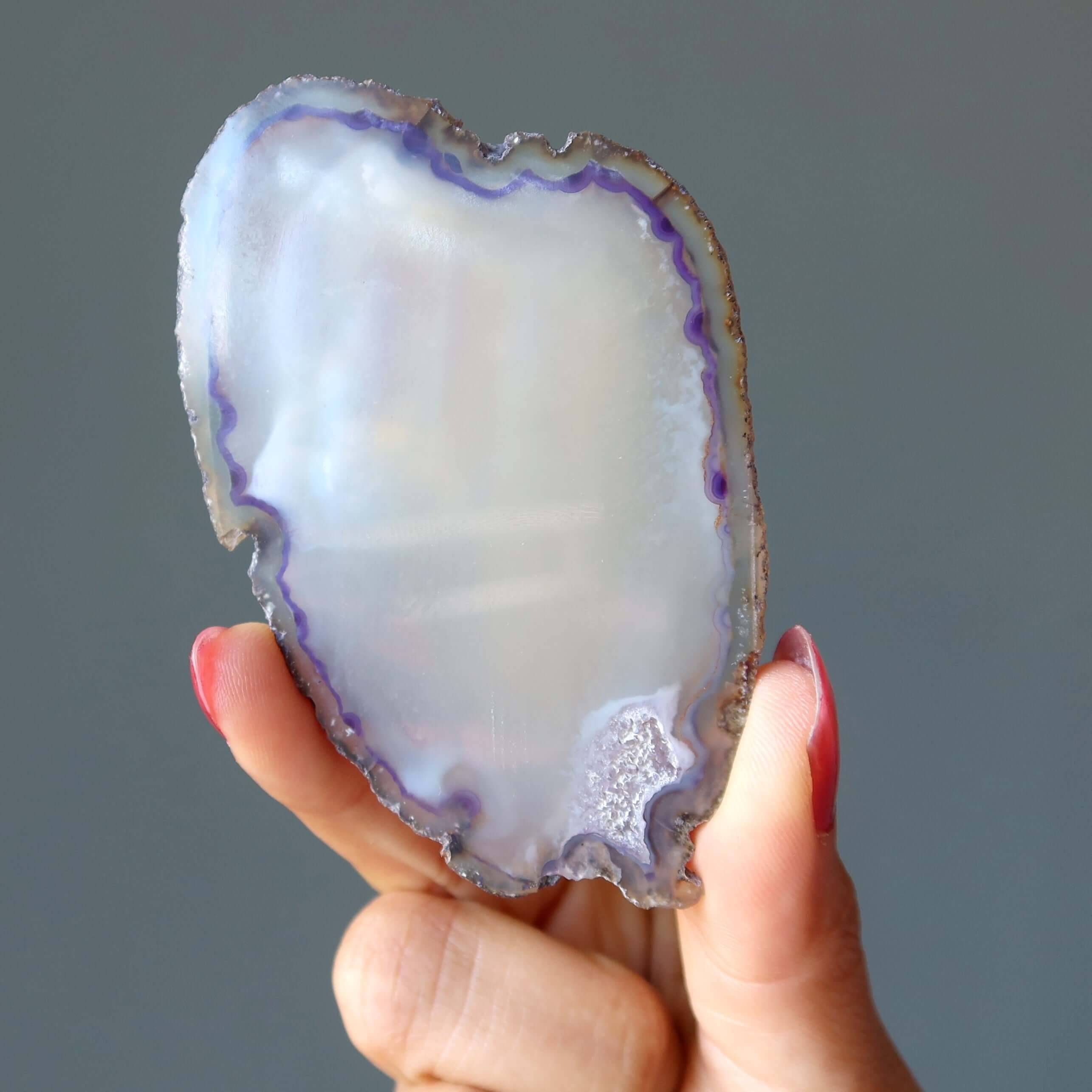 Dalle de cristal en agate violette pour la guérison spirituelle