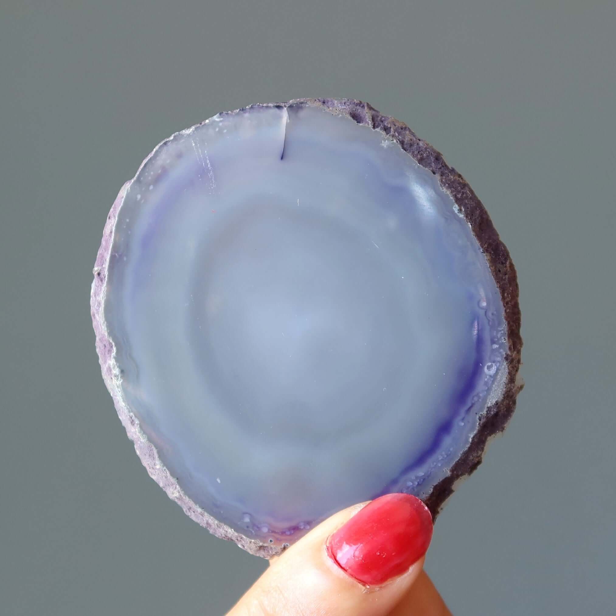 Dalle de cristal en agate violette pour la guérison spirituelle