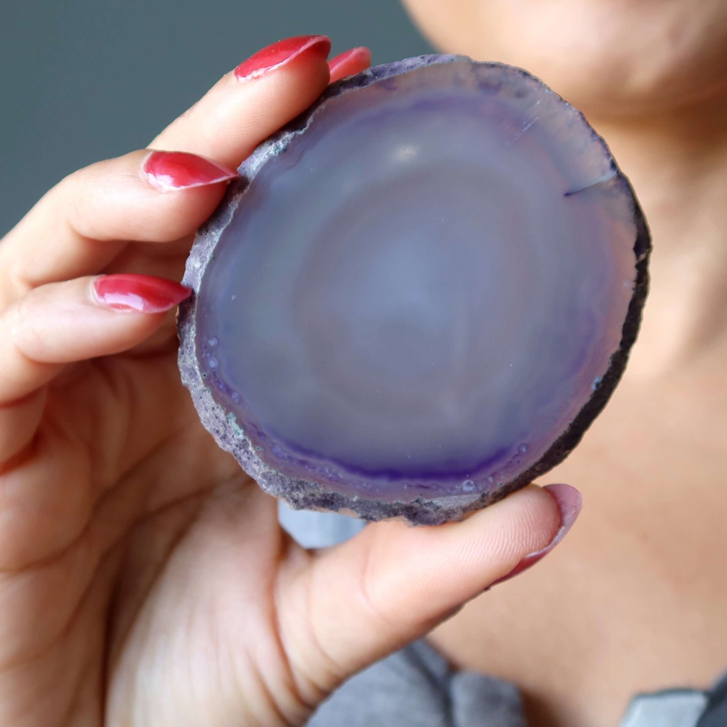 Dalle de cristal en agate violette pour la guérison spirituelle