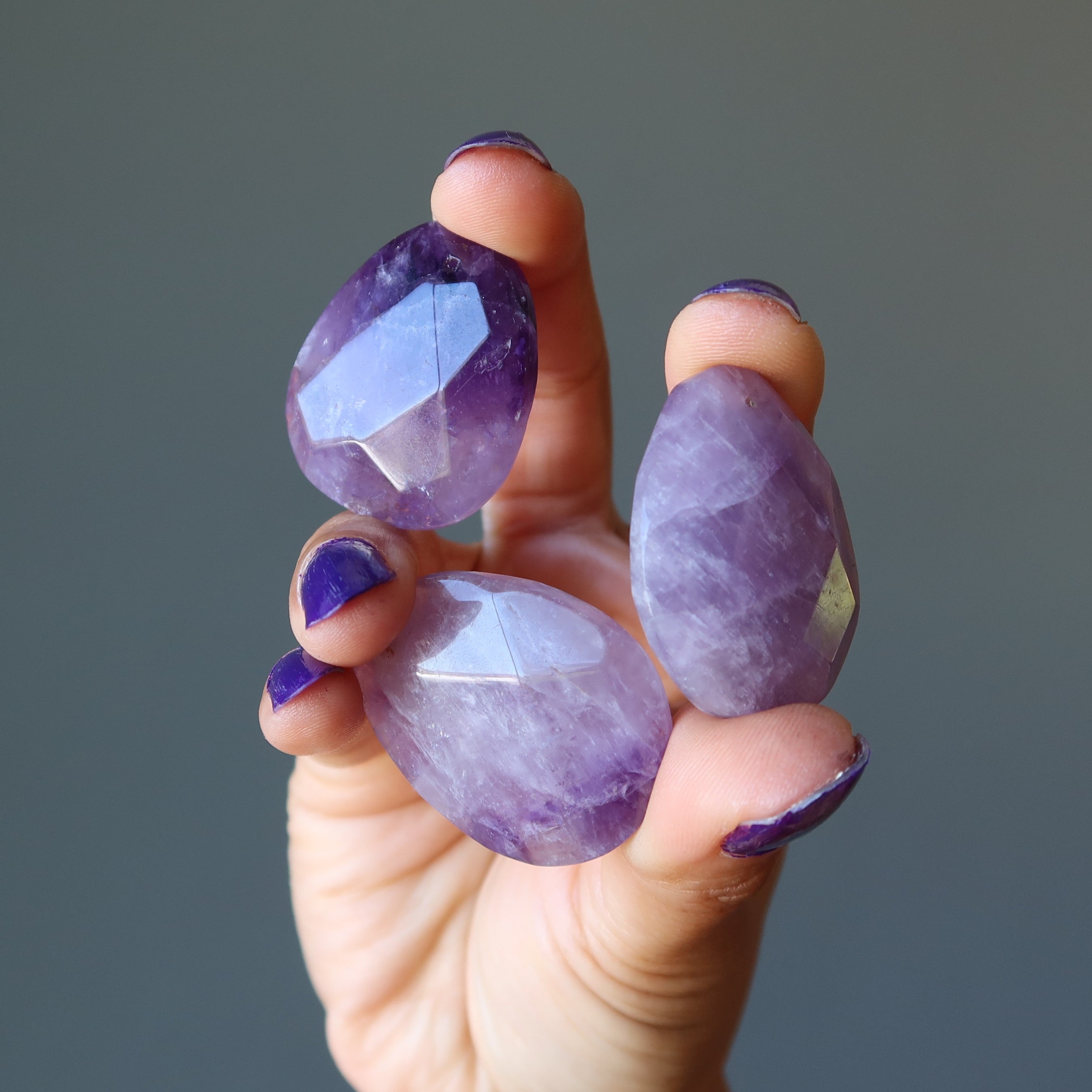 Amethyst-Anhänger, lila, Birne von Eden, facettierter gebohrter Stein