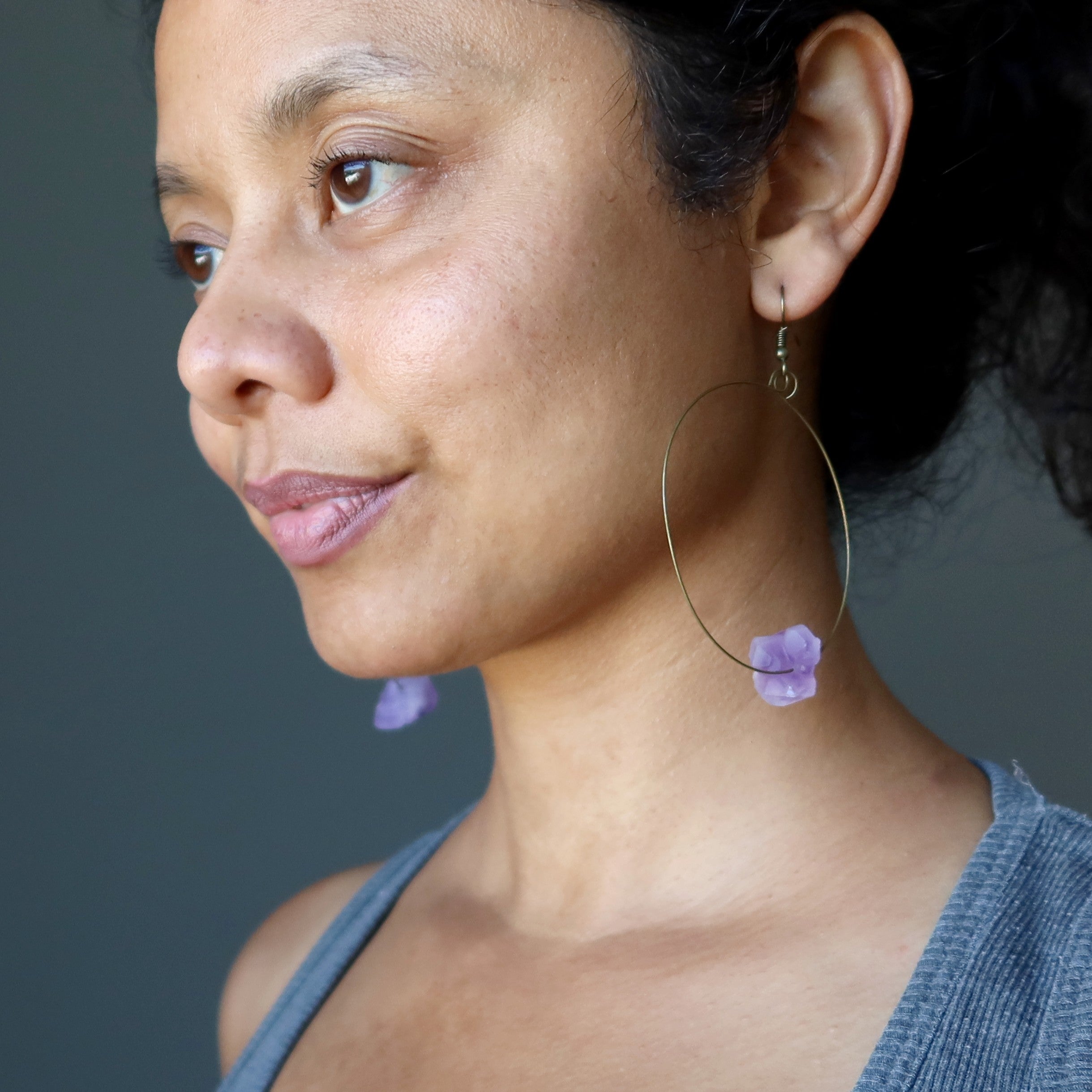Boucles d'oreilles Améthyste Beauté Violette Créoles en Pierres Brutes