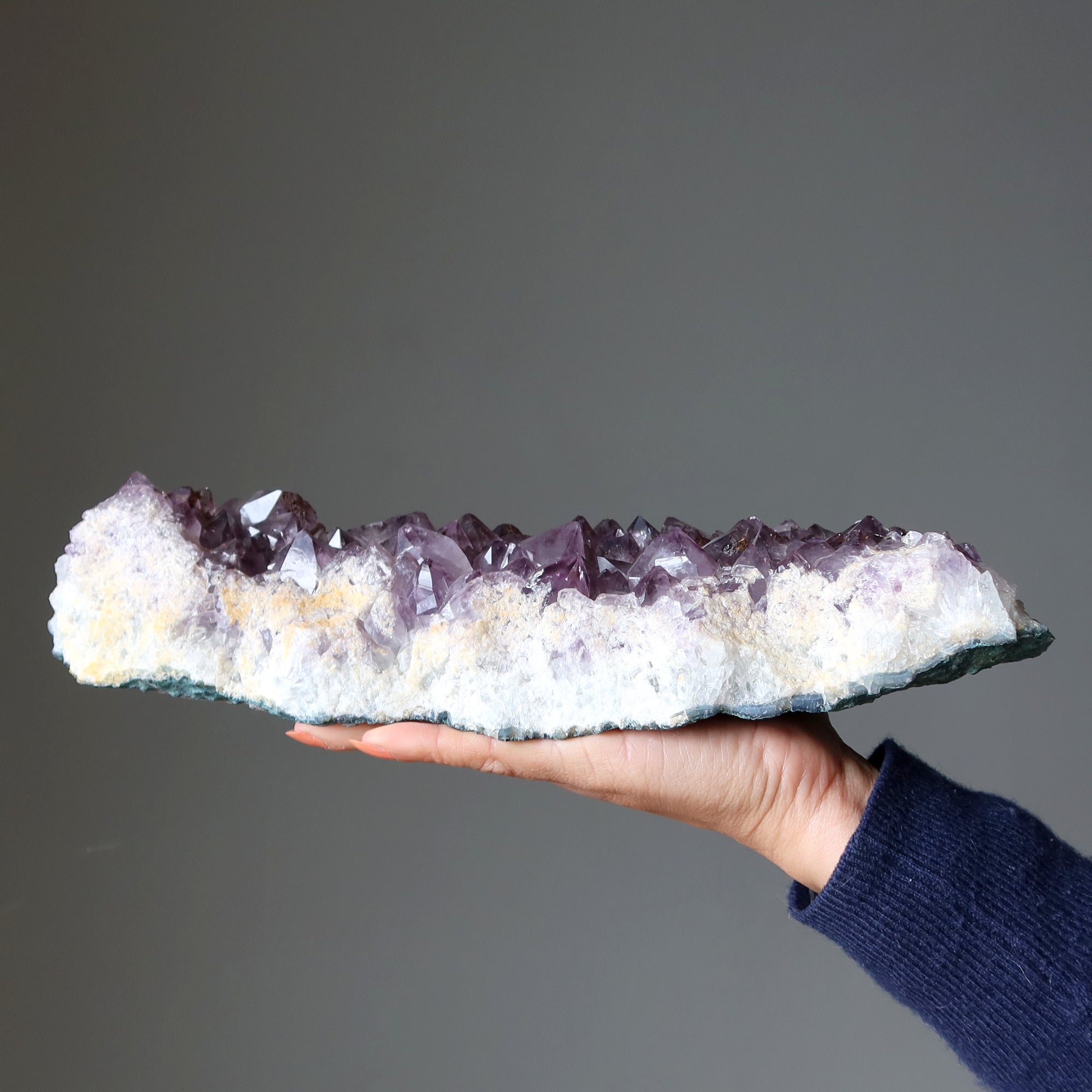 Géode d'améthyste, grande grappe violette, 29,2 cm