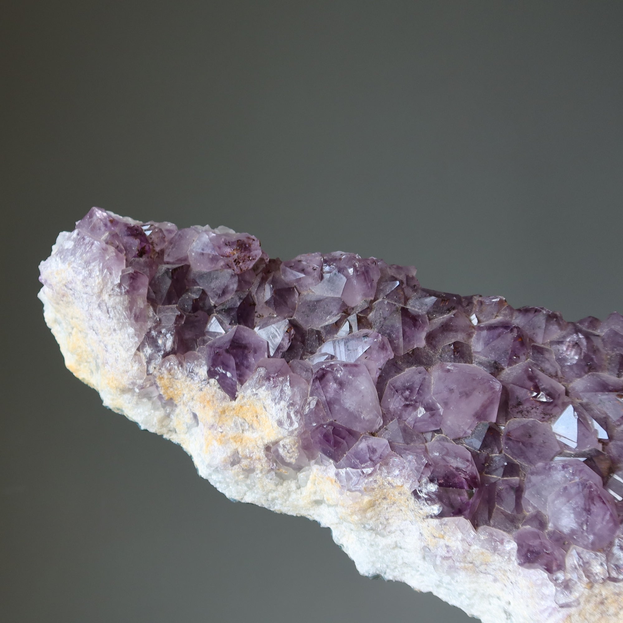 Géode d'améthyste, grande grappe violette, 29,2 cm
