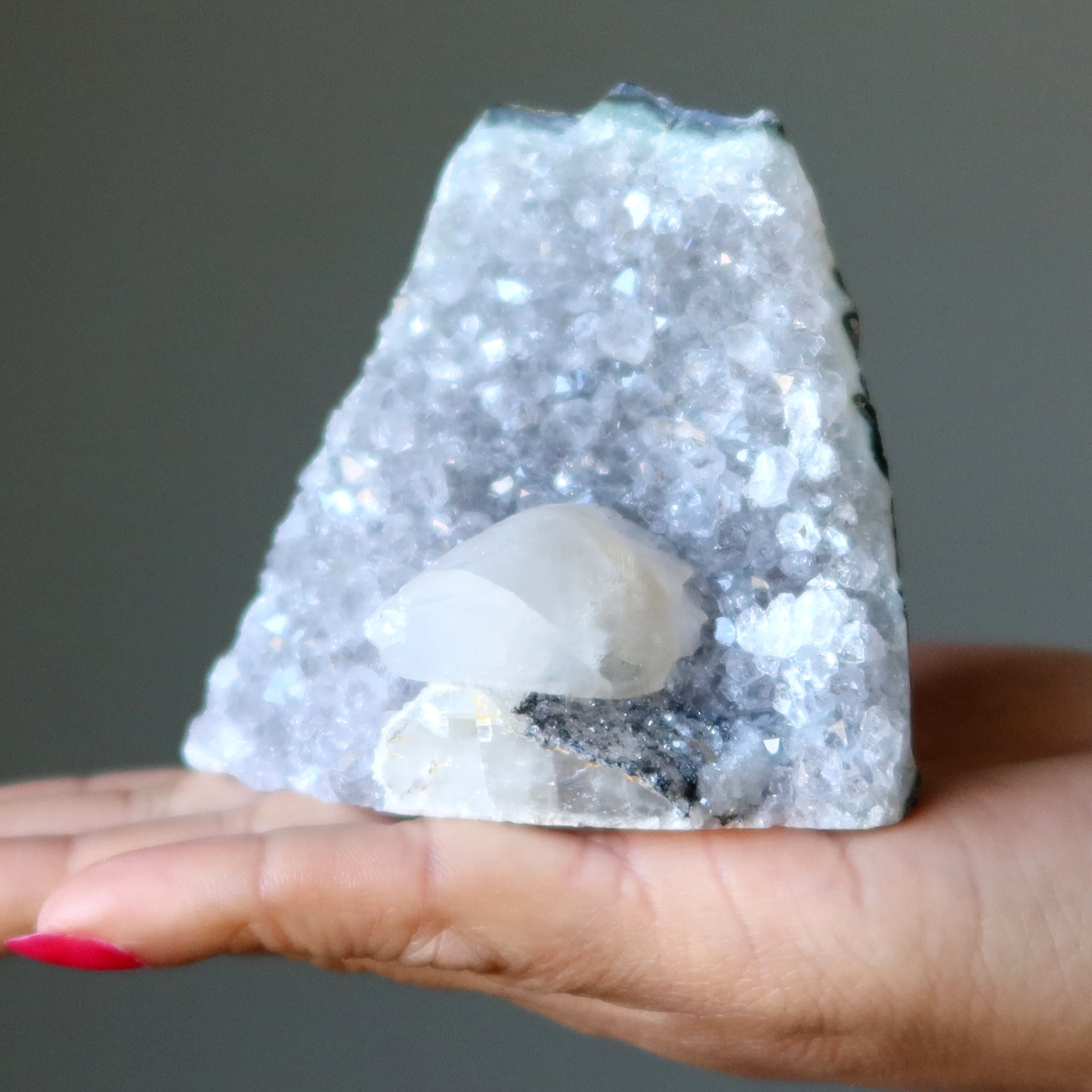 Géode d'améthyste, amas de calcite blanche, éveil de l'âme, 7,6 cm