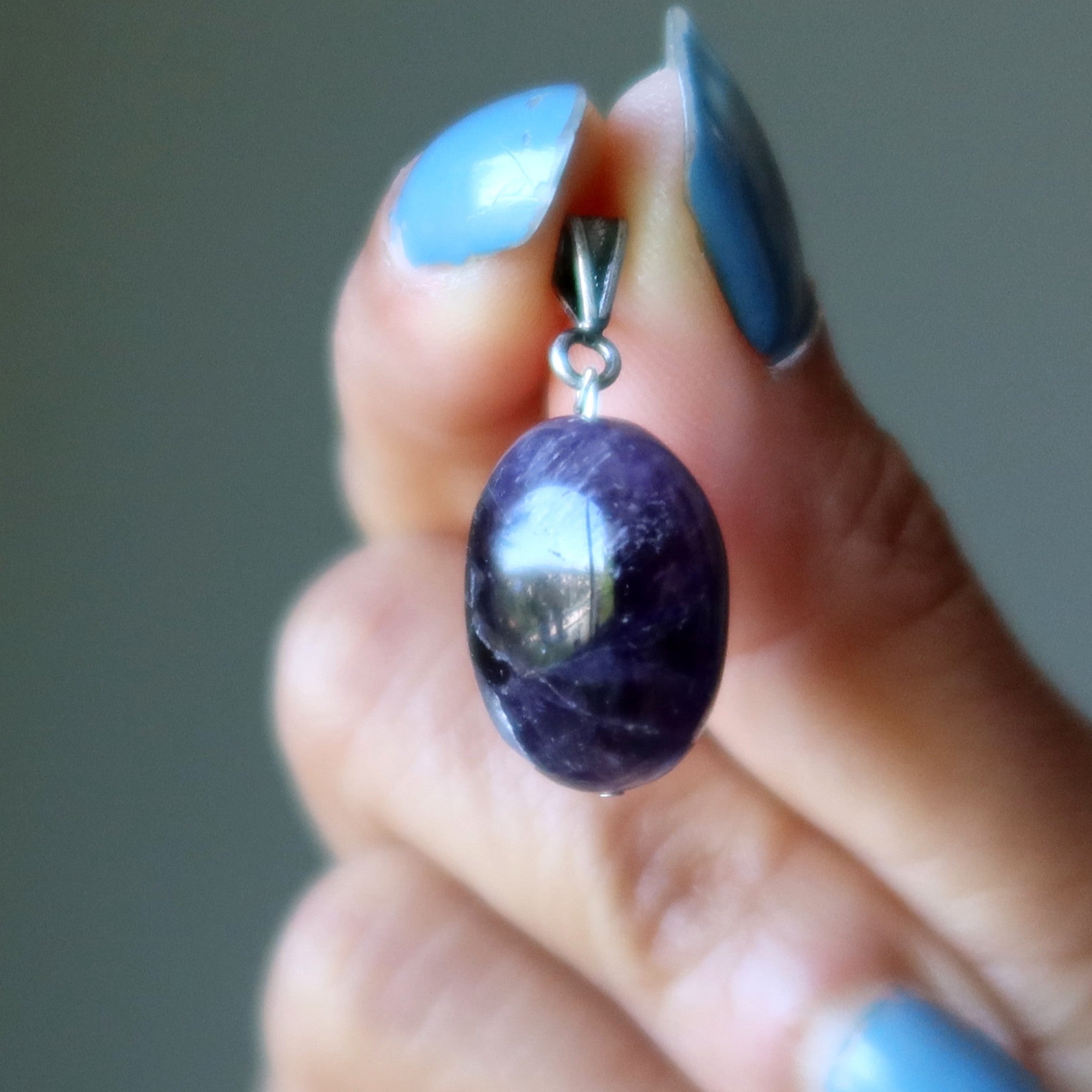 Pendentif en améthyste Gemme violet foncé de l'âme sage