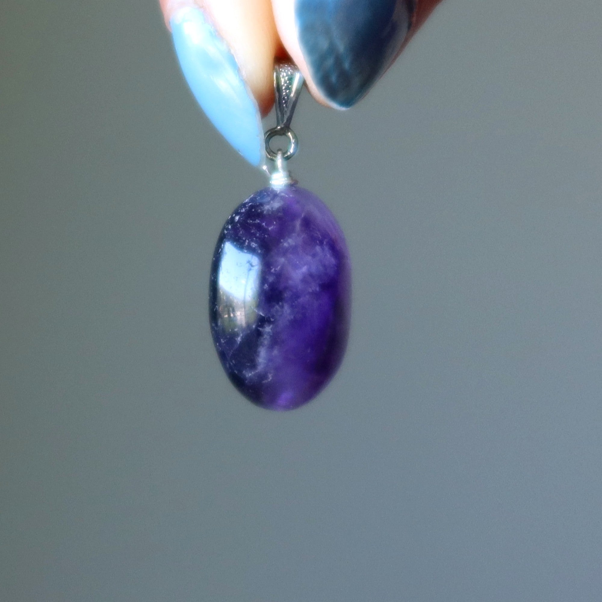 Pendentif en améthyste Gemme violet foncé de l'âme sage