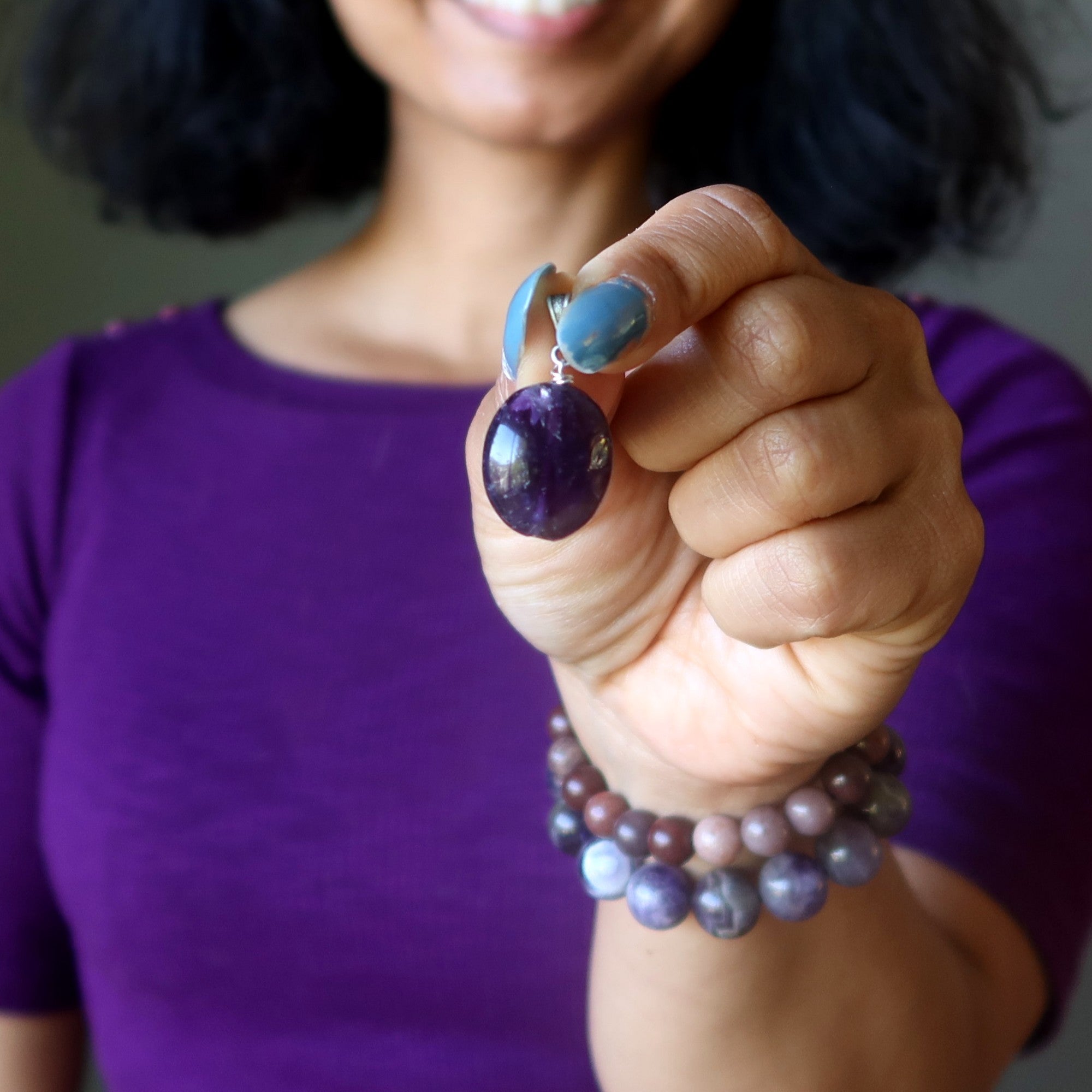 Pendentif en améthyste Gemme violet foncé de l'âme sage
