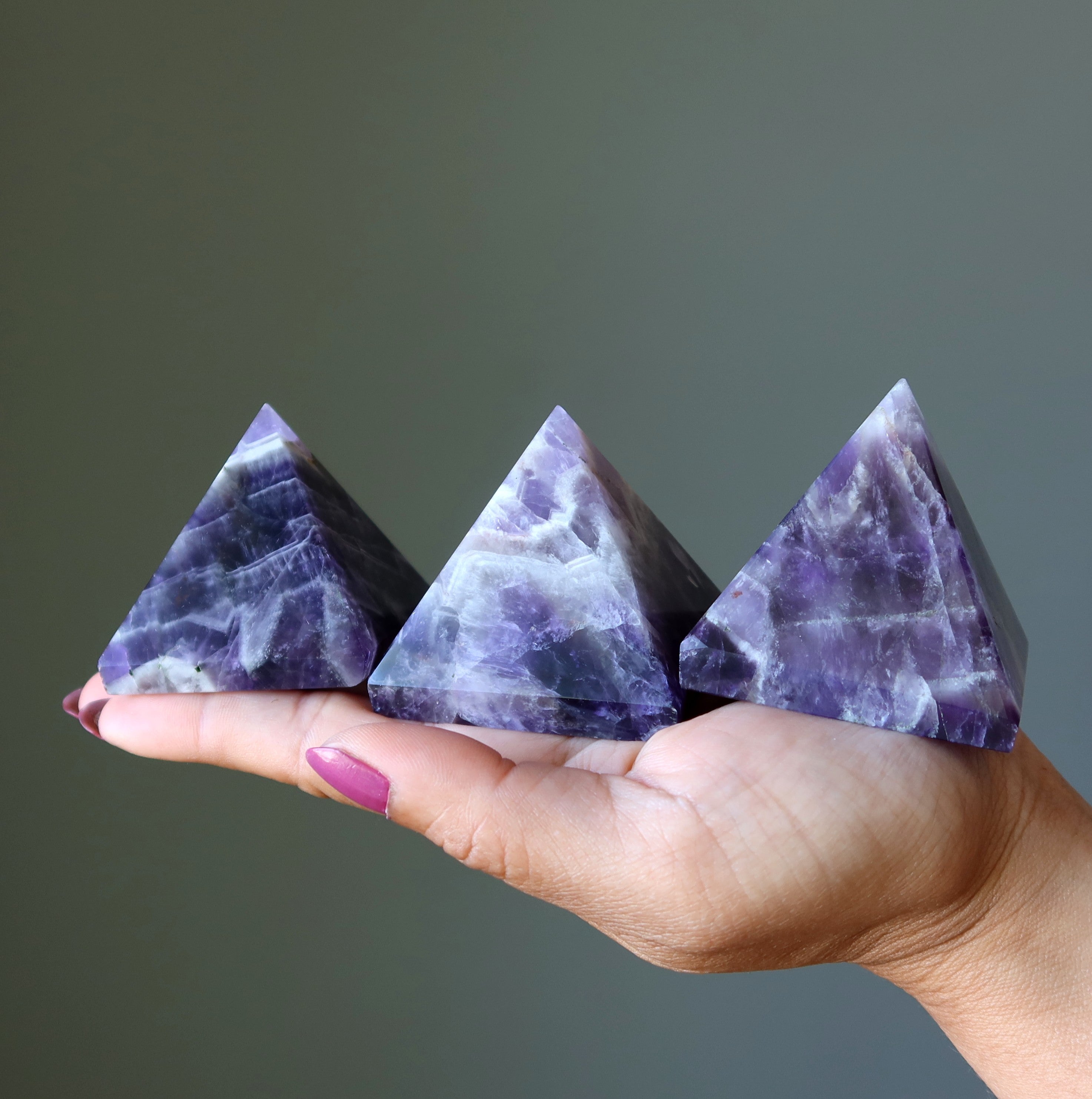 Améthyste Pyramide Chevron Violet Univers Cristal