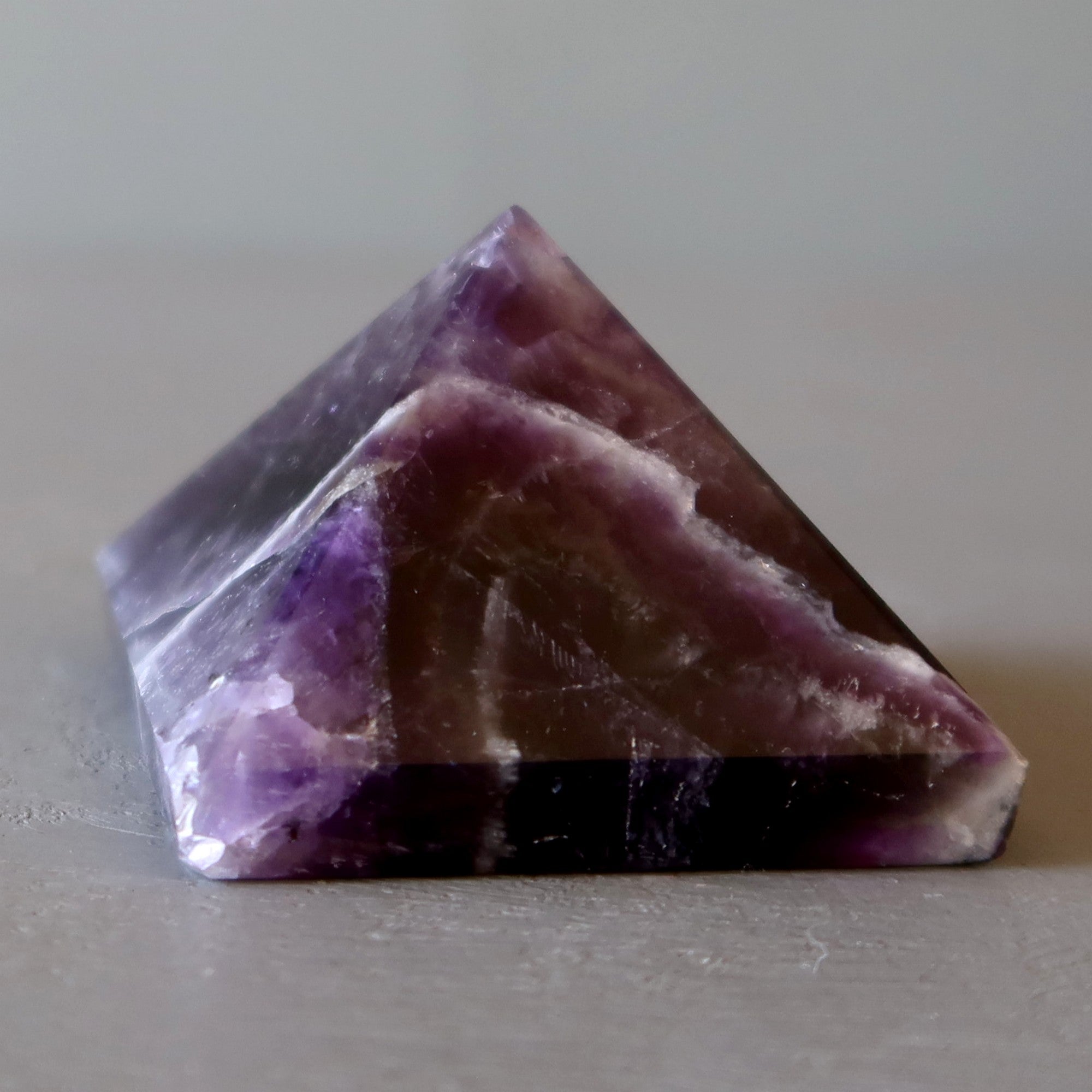Améthyste Pyramide Chevron Violet Univers Cristal