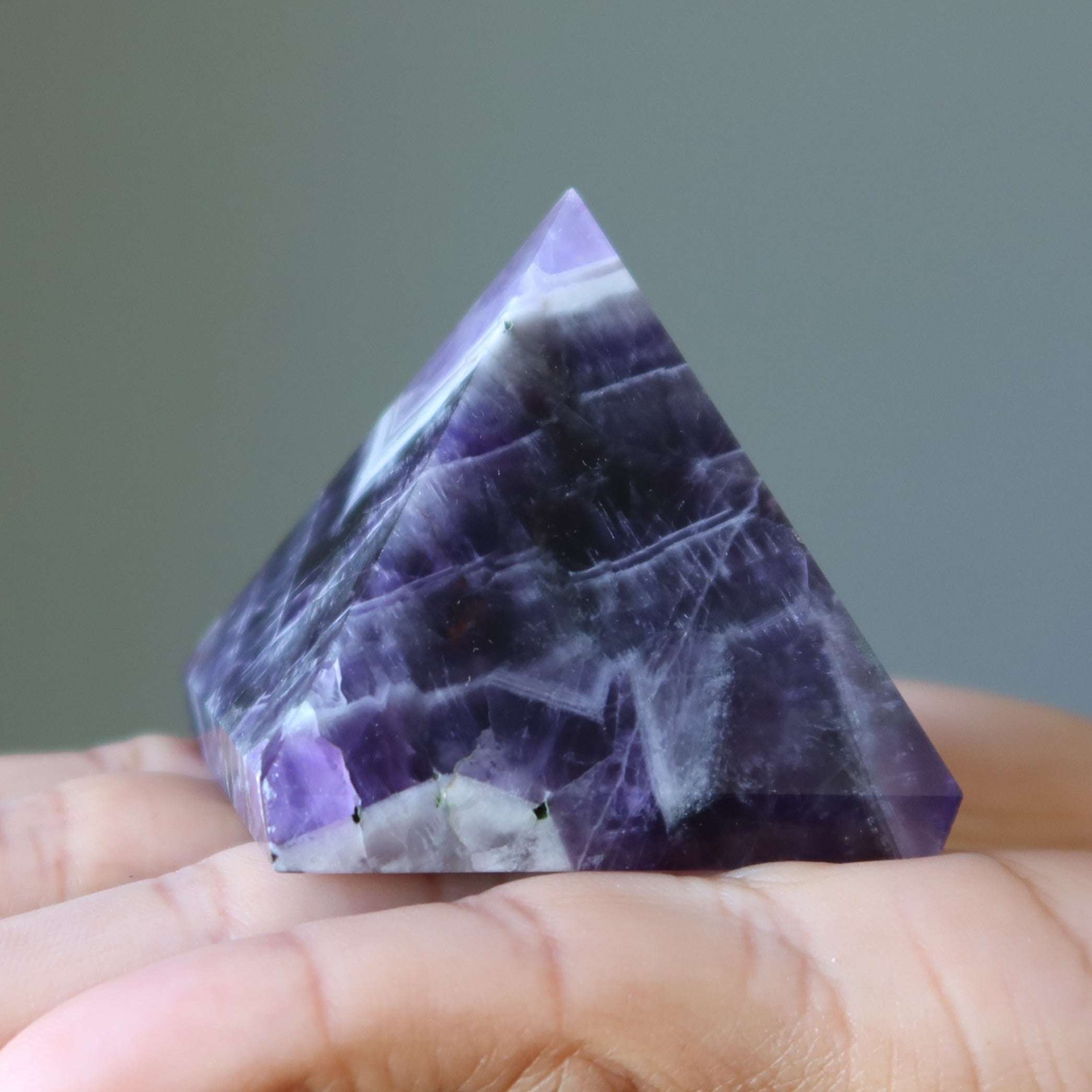 Améthyste Pyramide Chevron Violet Univers Cristal