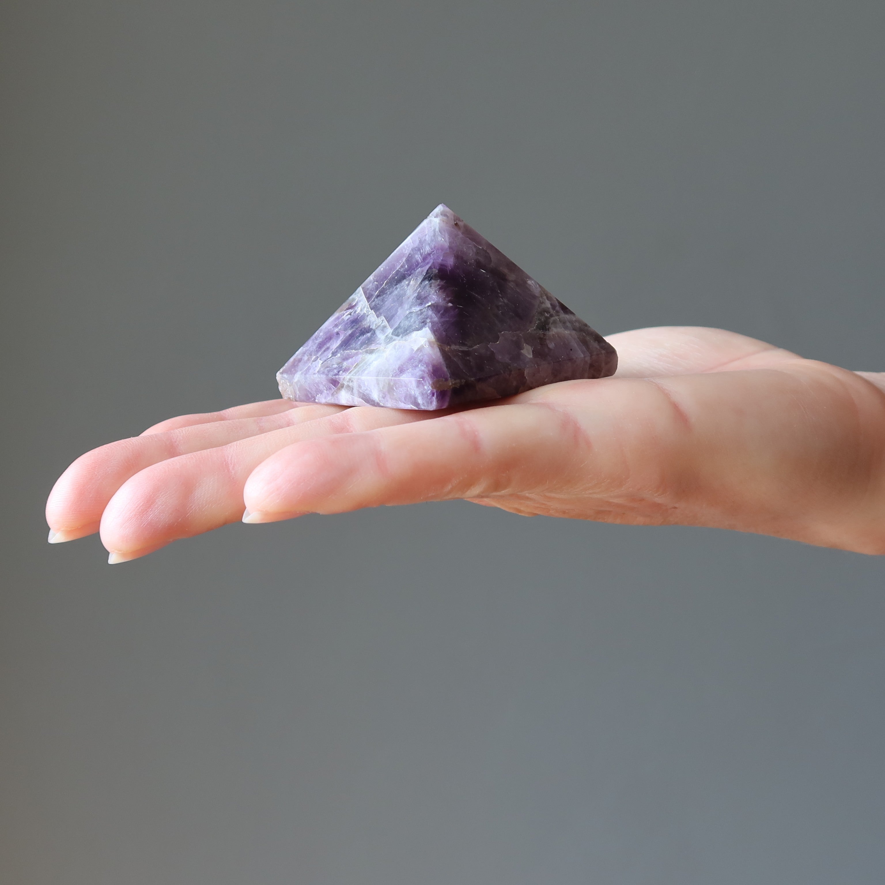 Améthyste Pyramide Chevron Violet Univers Cristal