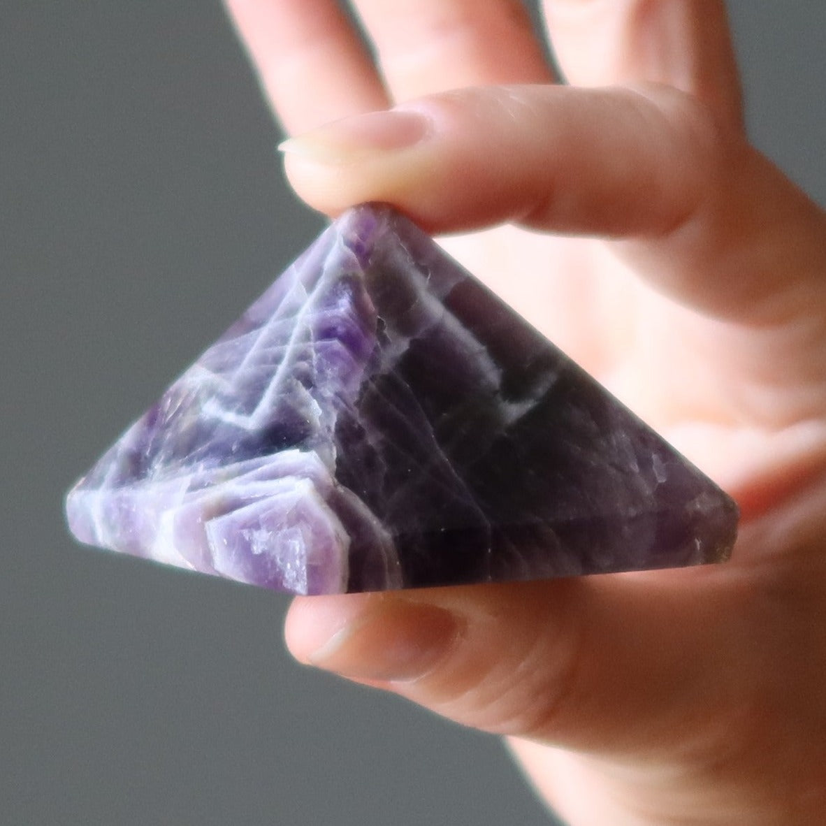 Améthyste Pyramide Chevron Violet Univers Cristal