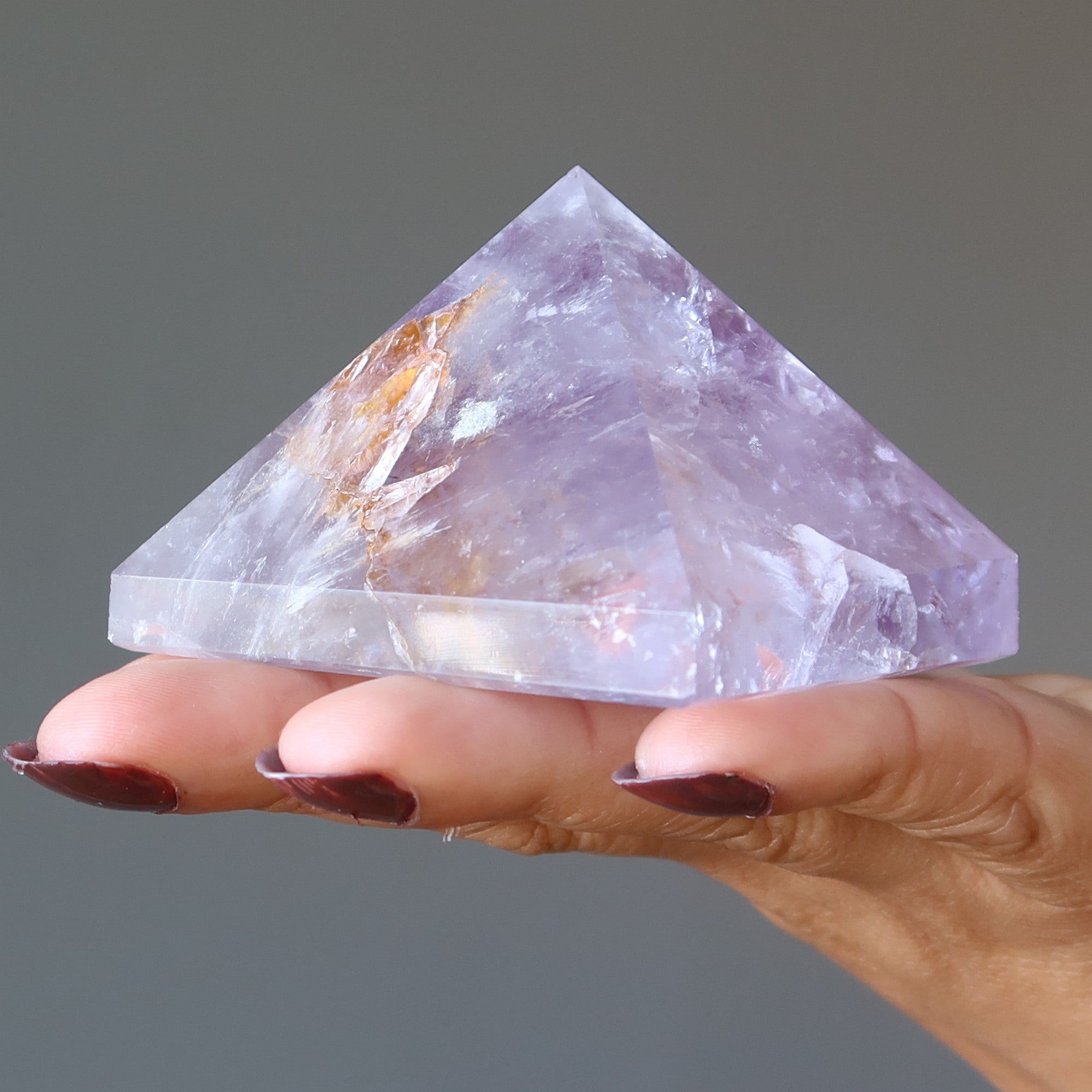 Amethyst-Pyramide, verwundeter Krieger, klar-lila