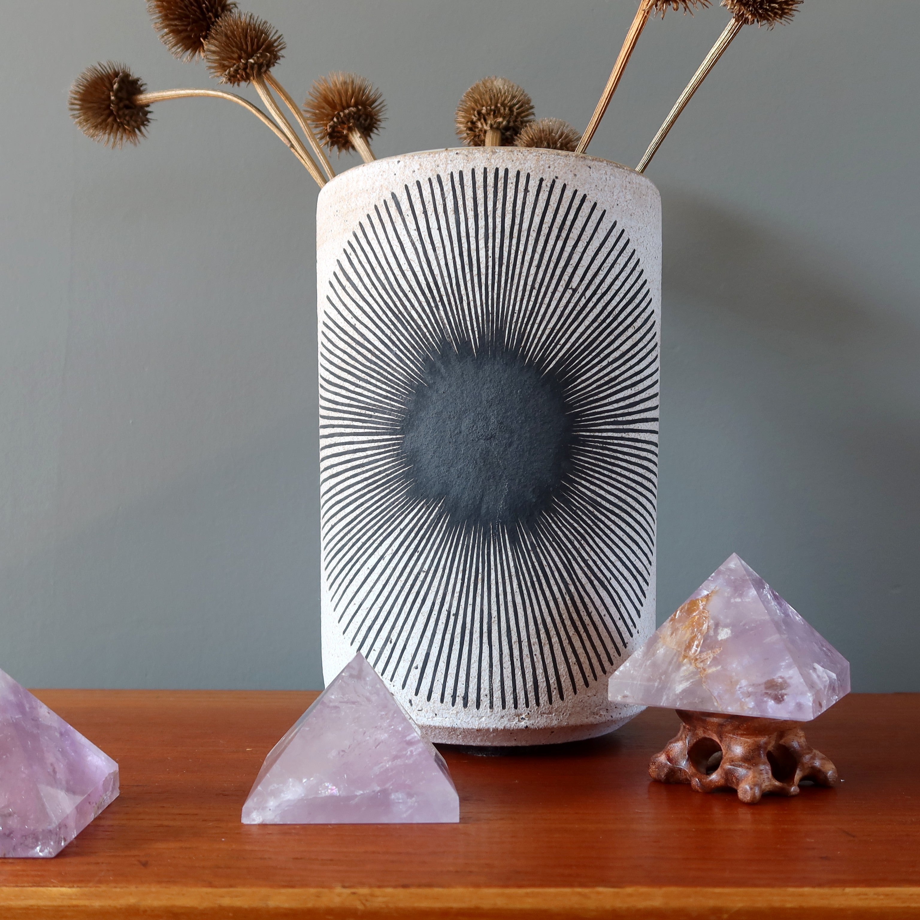 Amethyst-Pyramide, verwundeter Krieger, klar-lila