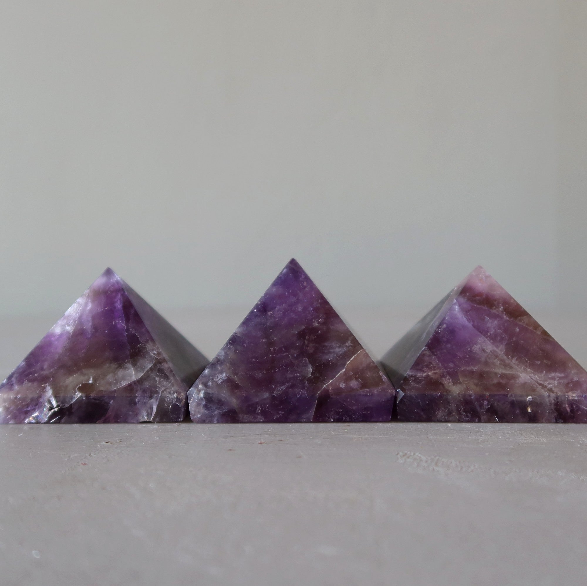 Amethyst Pyramide Lila Intuitiver Symbolstein