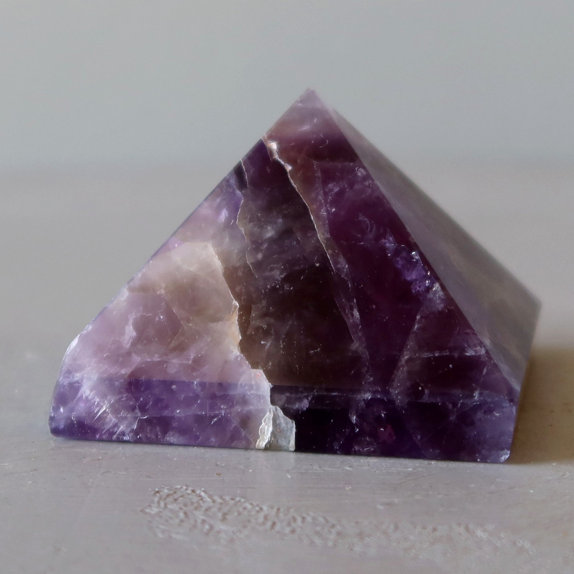 Amethyst Pyramide Lila Intuitiver Symbolstein