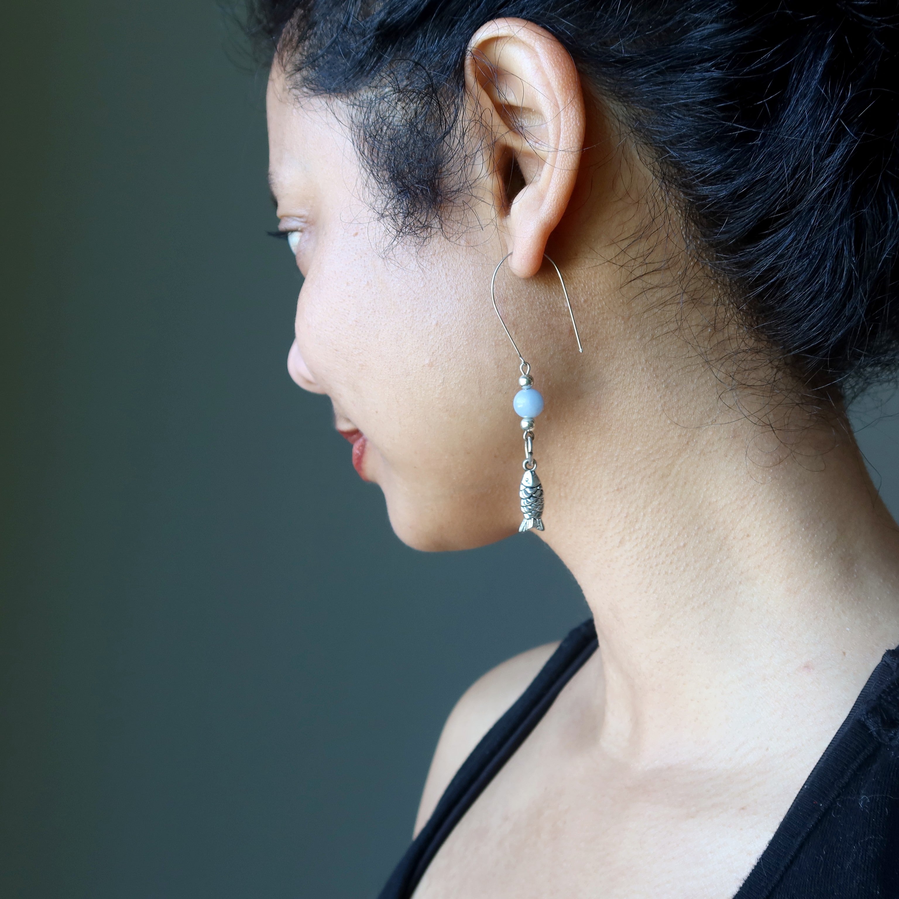 Boucles d'oreilles Angélite Mer bleue sereine Poisson argenté Bijou