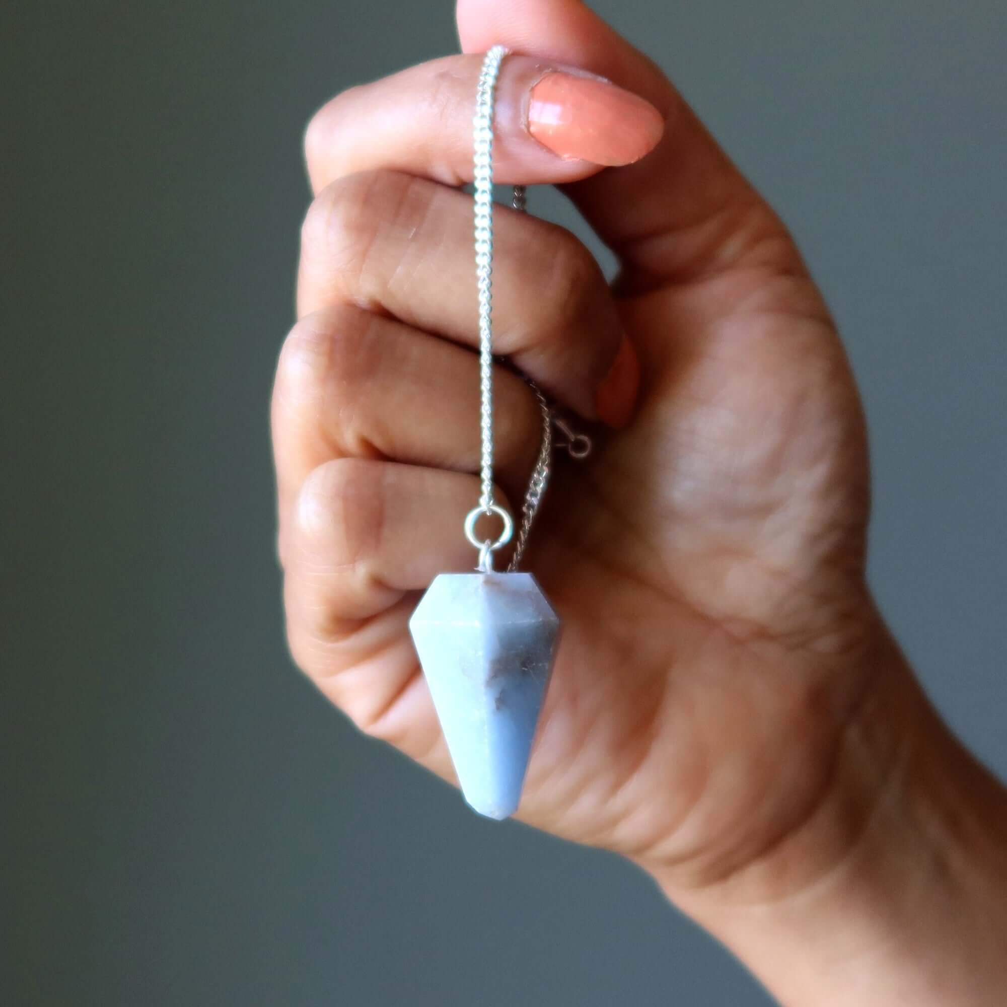 Pendentif en angélite, "parler aux anges", pierre